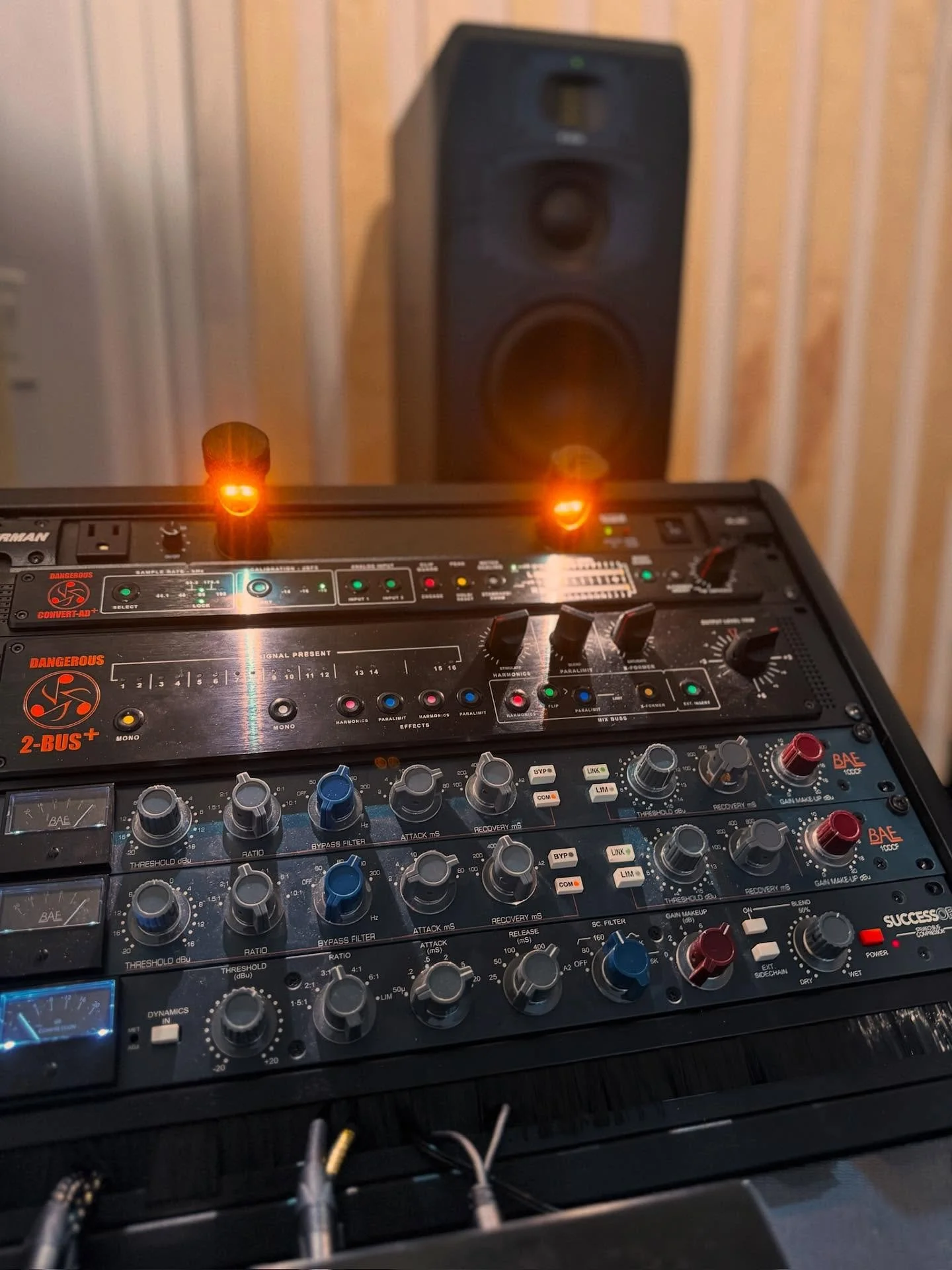 Little bit of RAF blue in the mornin 😊

#NeveVibes #AnalogMornings #MondayInTheStudio #AuroraSoundStudios #NeveConsole #OutboardGear #AnalogAddict #ProAudioLife #StudioHardware #WarmToneWorkflow #GearHeadMorning #BoutiqueStudioGear #AnalogSoundLove 