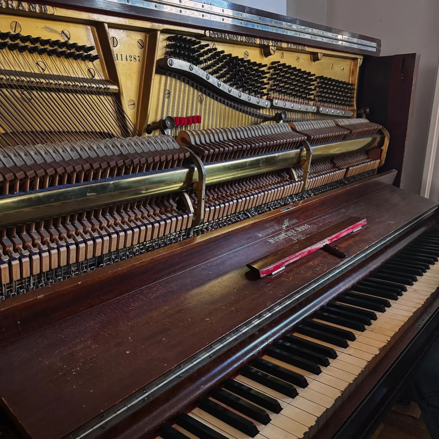 In 1904, Steinway &amp; Sons introduced the Model K as a successor to the Model I, and it remains as the longest standing unchanged piano design in history (produced continuously since except for a break after the Great Depression). It&rsquo;s a benc