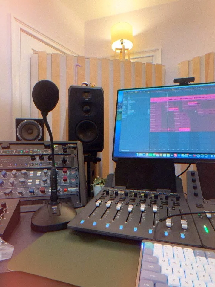 Another packed couple of weeks filled with all kinds of musical shenanigans! Recording sessions, mixing sessions, masters and completed projects, new projects, new clients, and hangs with @woodland_rd and @arlomatthewsmusic for their rooftop renegade