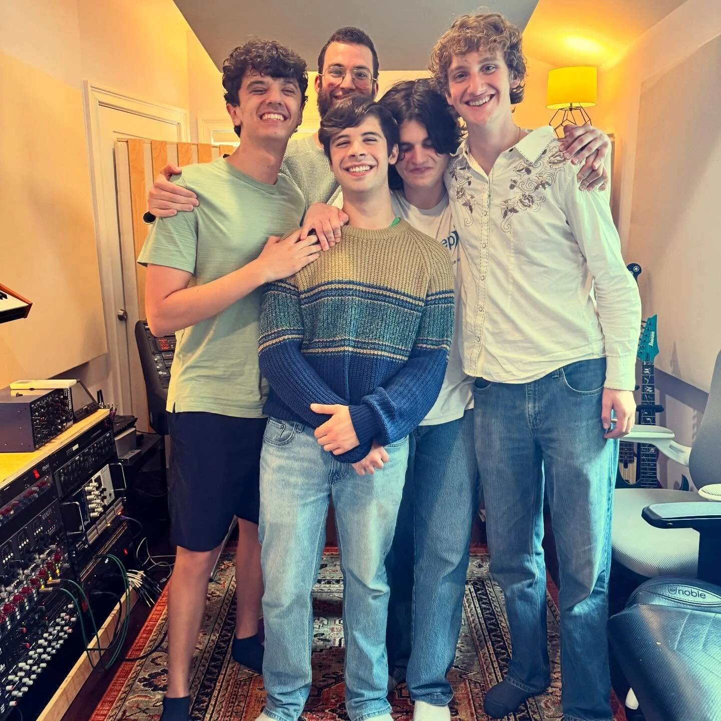 Who&rsquo;s ready for some @woodland_rd in their stocking next week 🫢🌲

#onetake #aurorasound #smallbusiness #independentmusic #folk #livesession