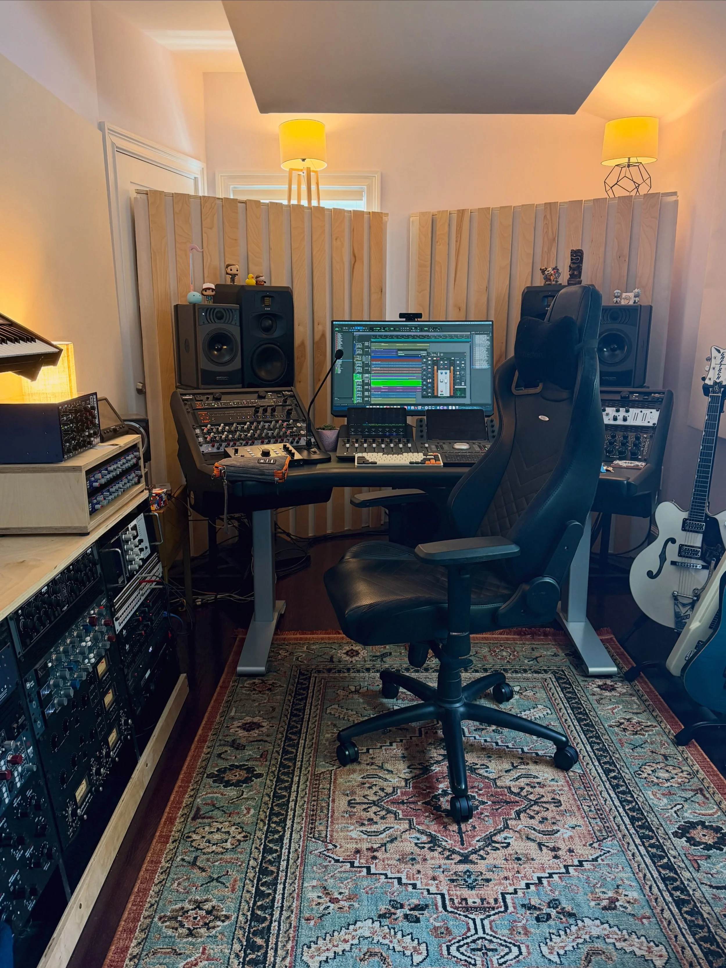 studio A morning vibes anyone? There&rsquo;s a perfect moment where the sun starts to peak in through the windows and golden light hits all the world class outboard awaiting some huge tracks&hellip;
immaculate 👌

#mixingandmastering #neve #ssl #manl