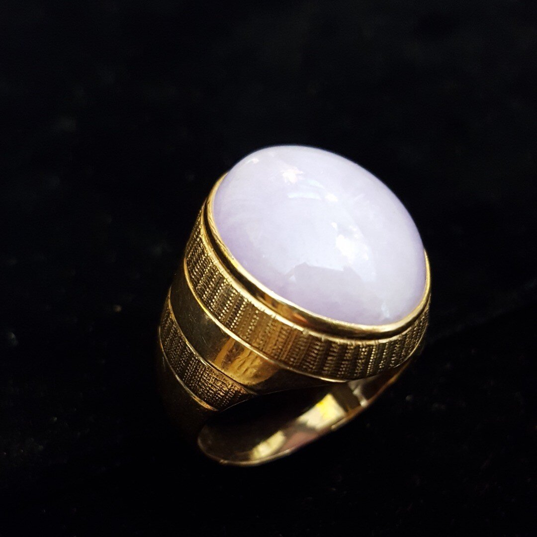 Unique men's 14k gold lavender jade ring. The large oval shape jade gemstone is in excellent condition. Lavender Jade is a rare type of jade said to symbolize support, inspiration, and prosperity. 

#gold #goldring #lavenderjade #jadering #mensrings 