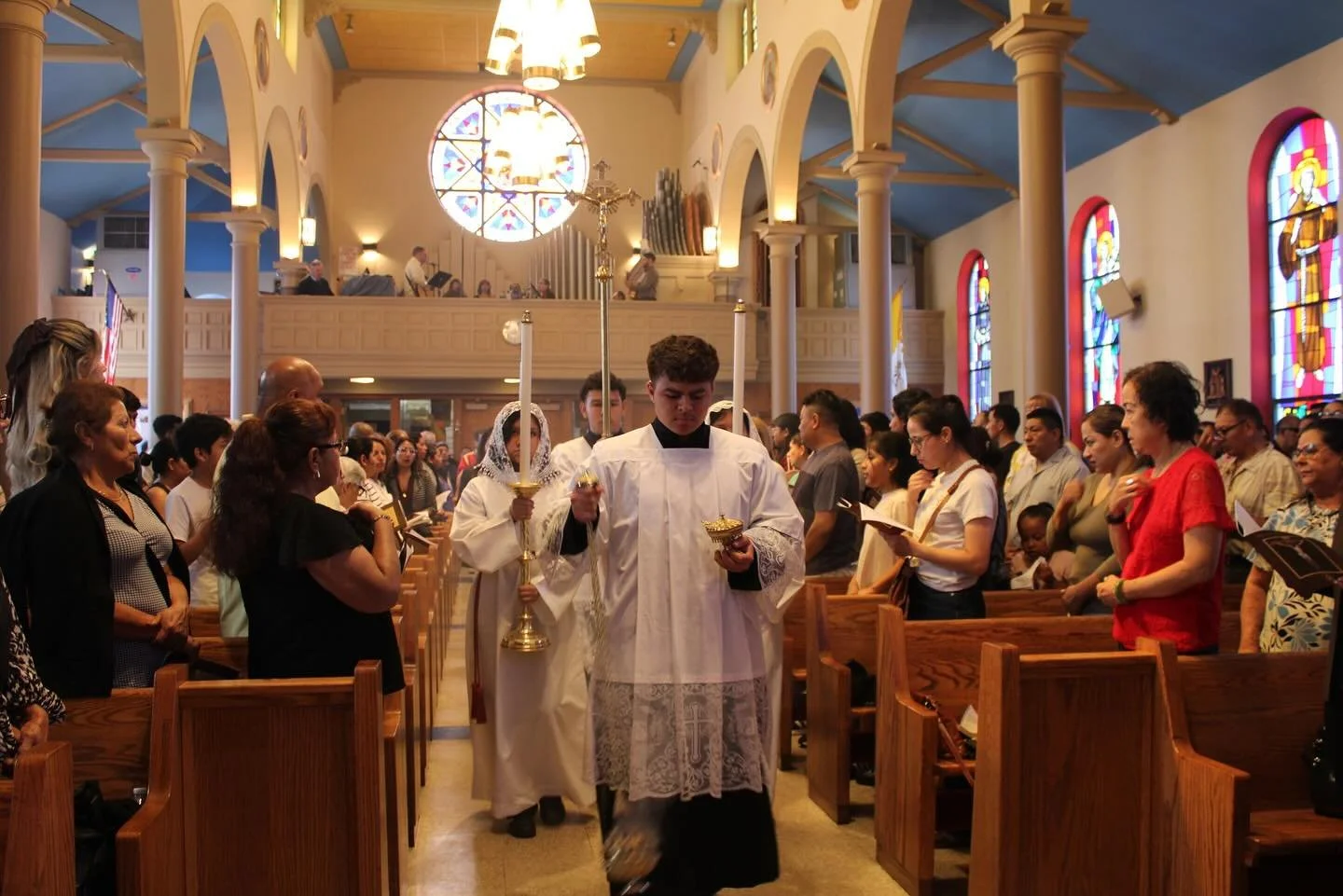 Last Sunday, we had a Solemn mass for the Feast of the exaltation of the Holy Cross, as we welcomed back Father Paulo Salazar (who served in Saint Leo the Great as a seminarian in the summer of 2022) along side his parents Carola Salazar and Deacon P