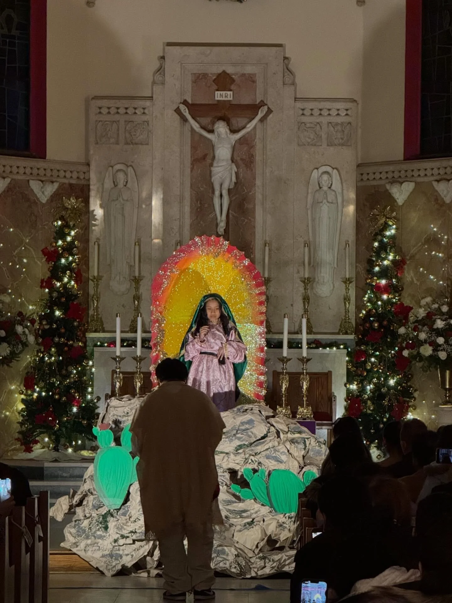 #vivacristorey #stleothegreatchurch #youthgroup #guadalupanos #vivalavirgendeguadalupe