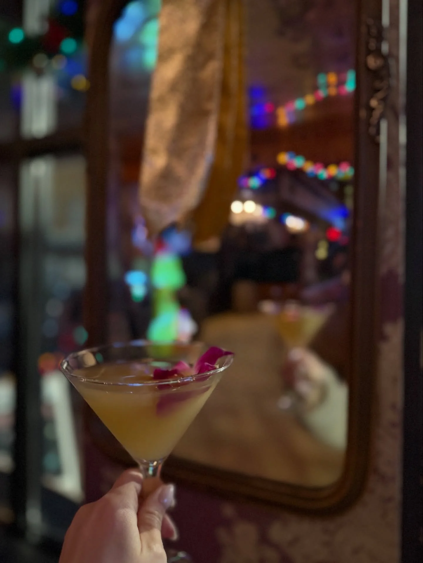 Raising our glass to a new year filled with the same incredible sips served at Belle&rsquo;s. Cheers 🥂 

#lexingtonky #locallex #sharethelex #lex #ky