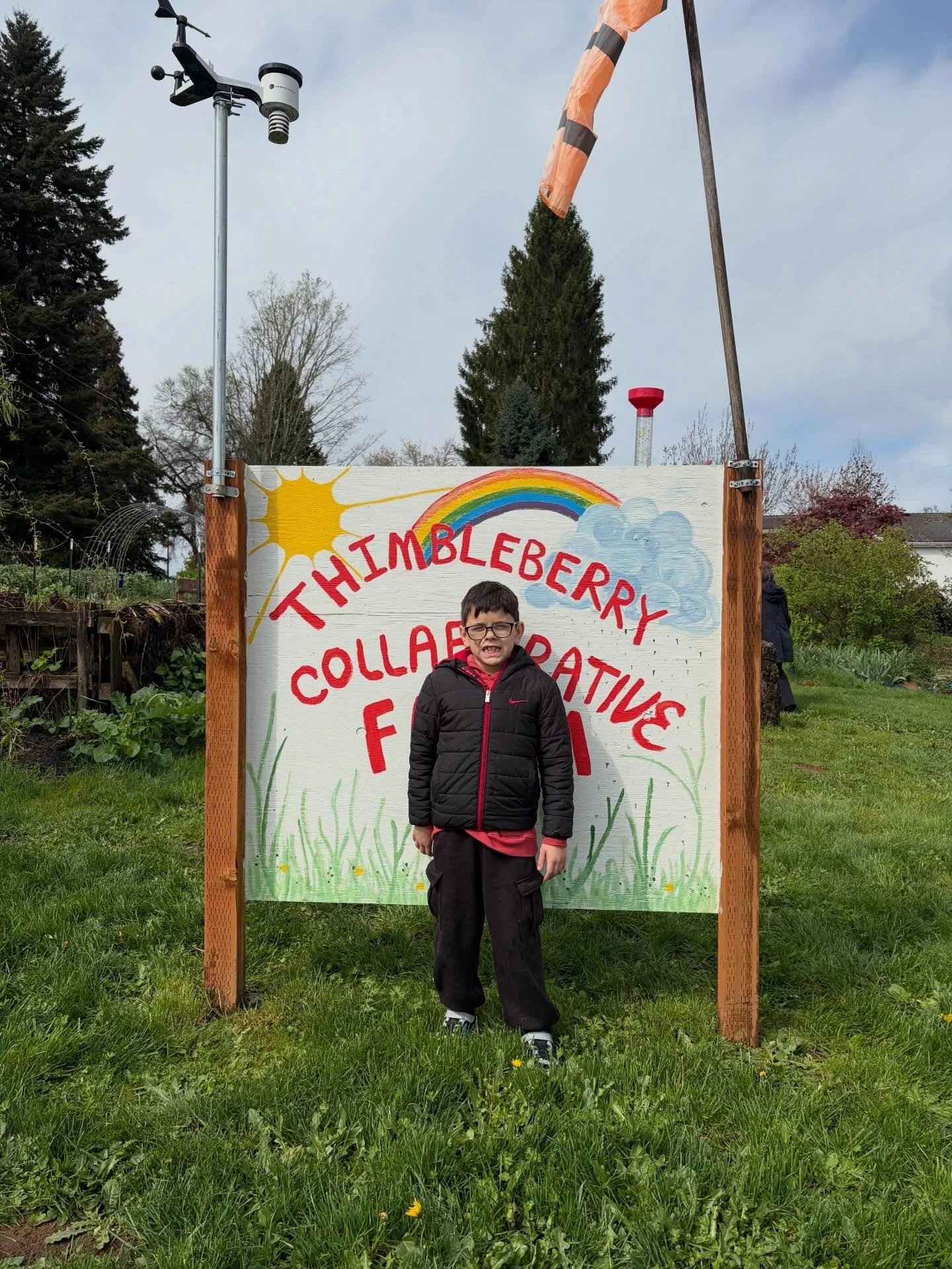 🌈 We had a couple of lovely Taste the Rainbow field trips at the farm this week with local elementary school kiddos! This group was particularly brave on Wednesday, arriving during a hail storm and waiting out the rain until the sun finally broke th