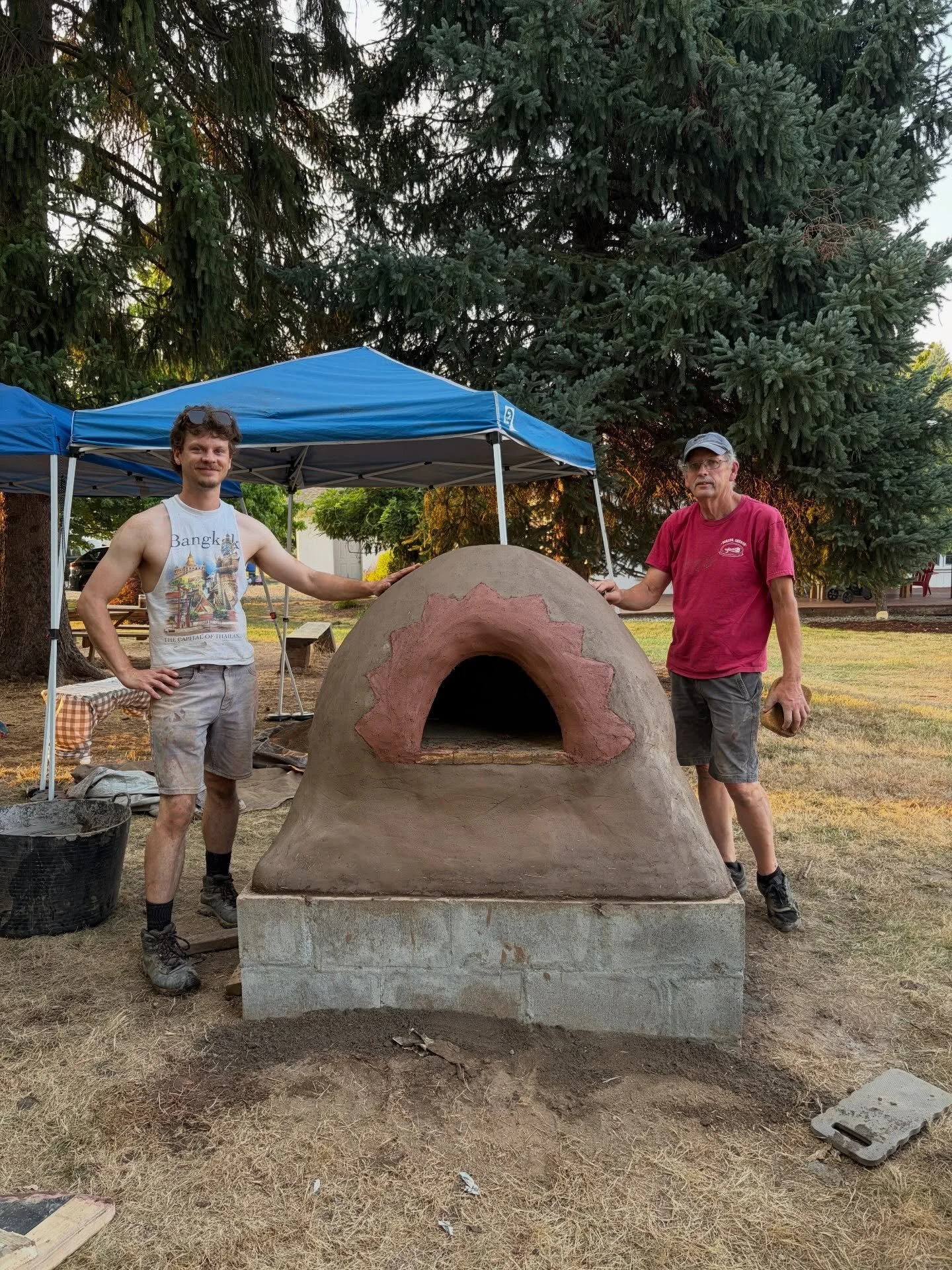 Ta daaa!! Thank you SO much to everyone who came out and helped us with our oven building project. And an extra special thank you to Jackson from @cityrepairproject for leading us &mdash; we all learned so much from you!

If you want to see this eart