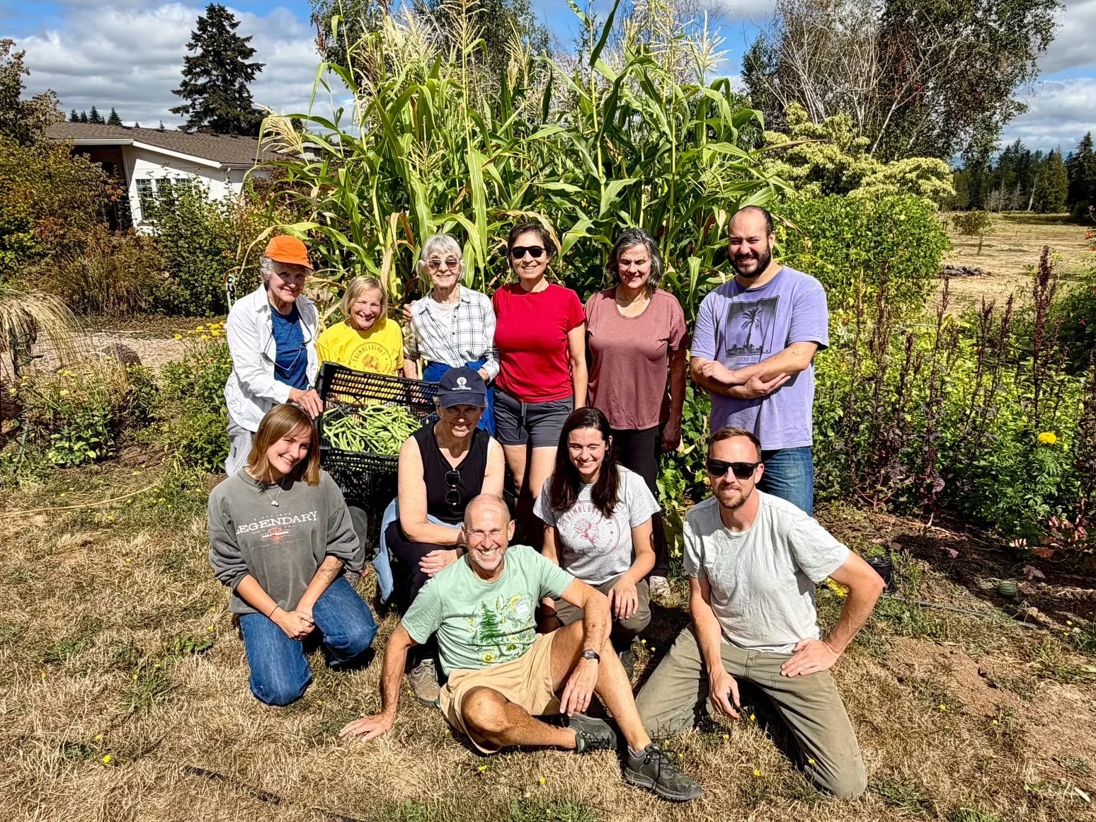 Big big thanks to this Yale alumni crew who volunteered with us last Friday! 🎉🎉 This hardworking group helped to harvest the rest of our onions, weed our native pollinator hedgerow, and add fresh bark chips to our chicken/ duck coop! It&rsquo;s ama