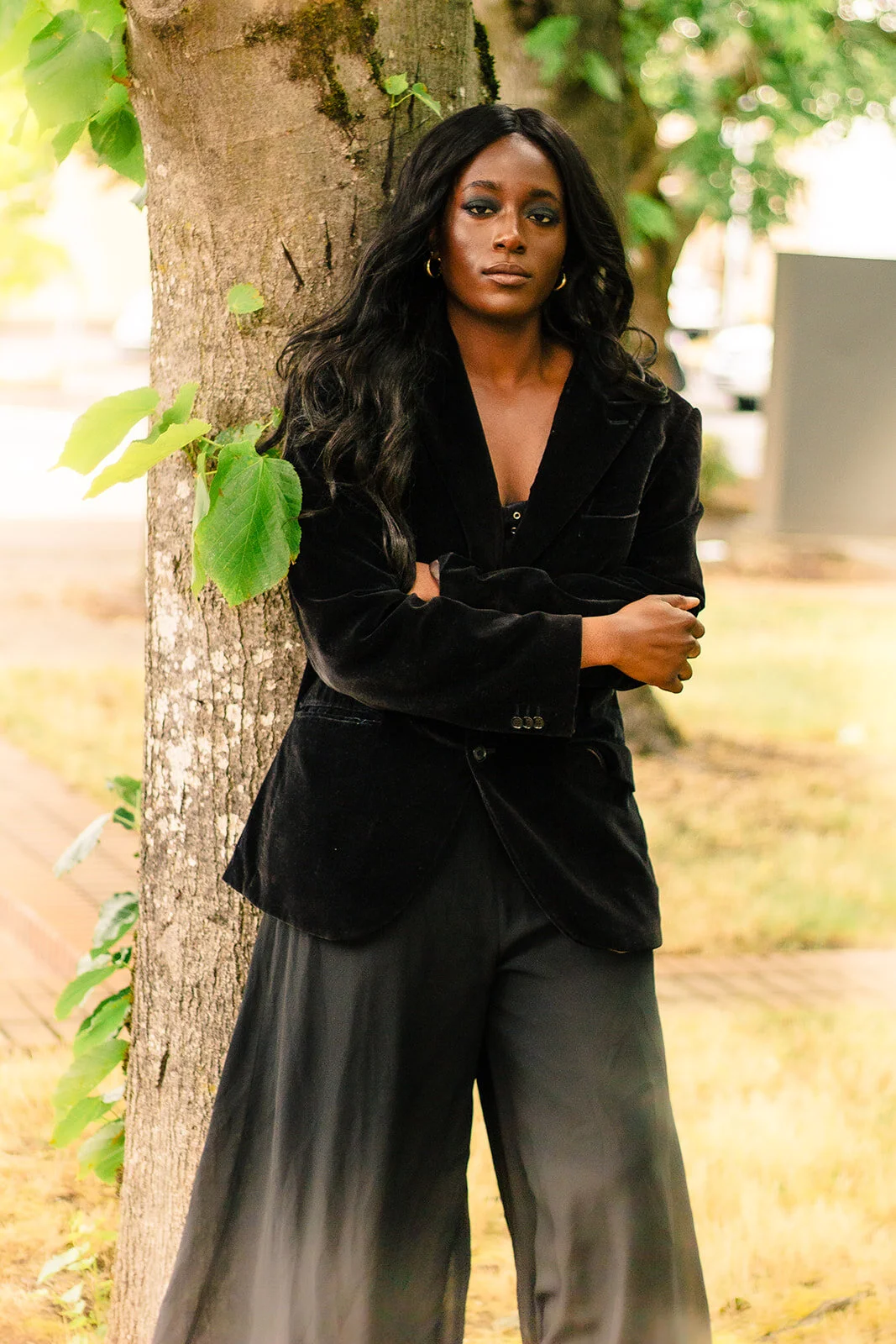 Women leaning against a tree during a portrait photography session in Vancouver, Washington