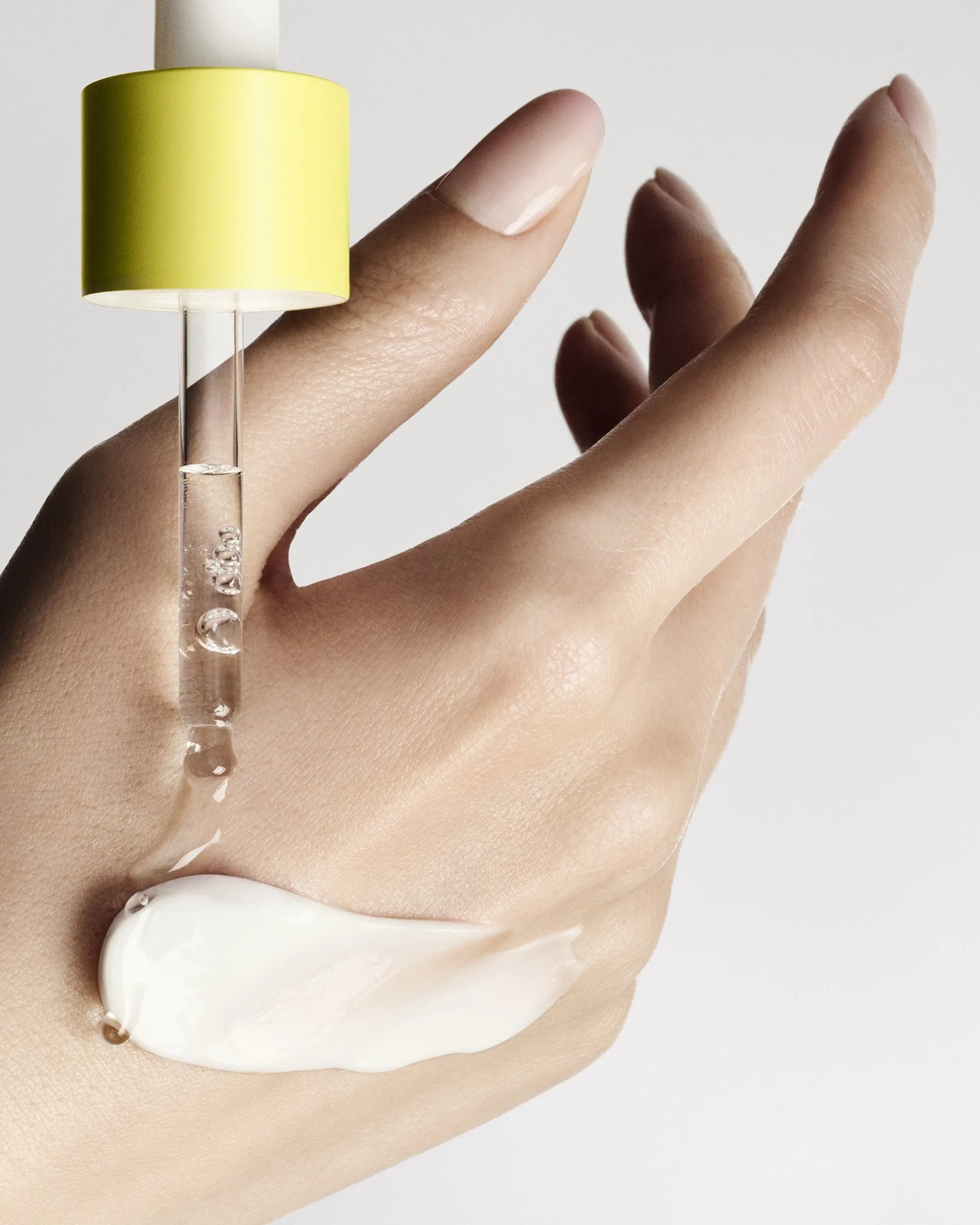 MARULAOIL_BRANDA_GoopOnHandAndOil_0088_10_QC.jpg