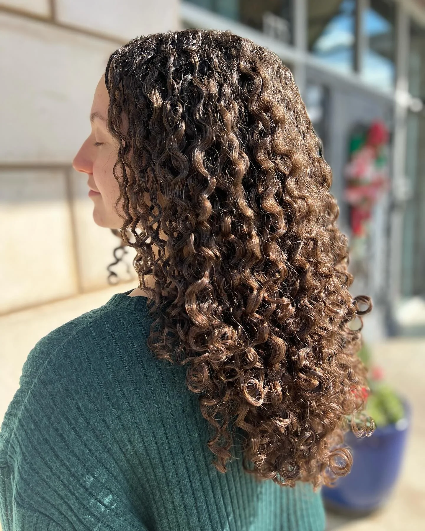 Long hair don’t care😝 Curl Cut to enhance her shape and integrity of her curls. YEAH BABY •
•
•
•
#curls
#naturalhairjourney
#myhaircrush
#healthyhair
#naturalhairdallasstylist 
#natualhairrocks
#curlycuts 
#curlspecialist