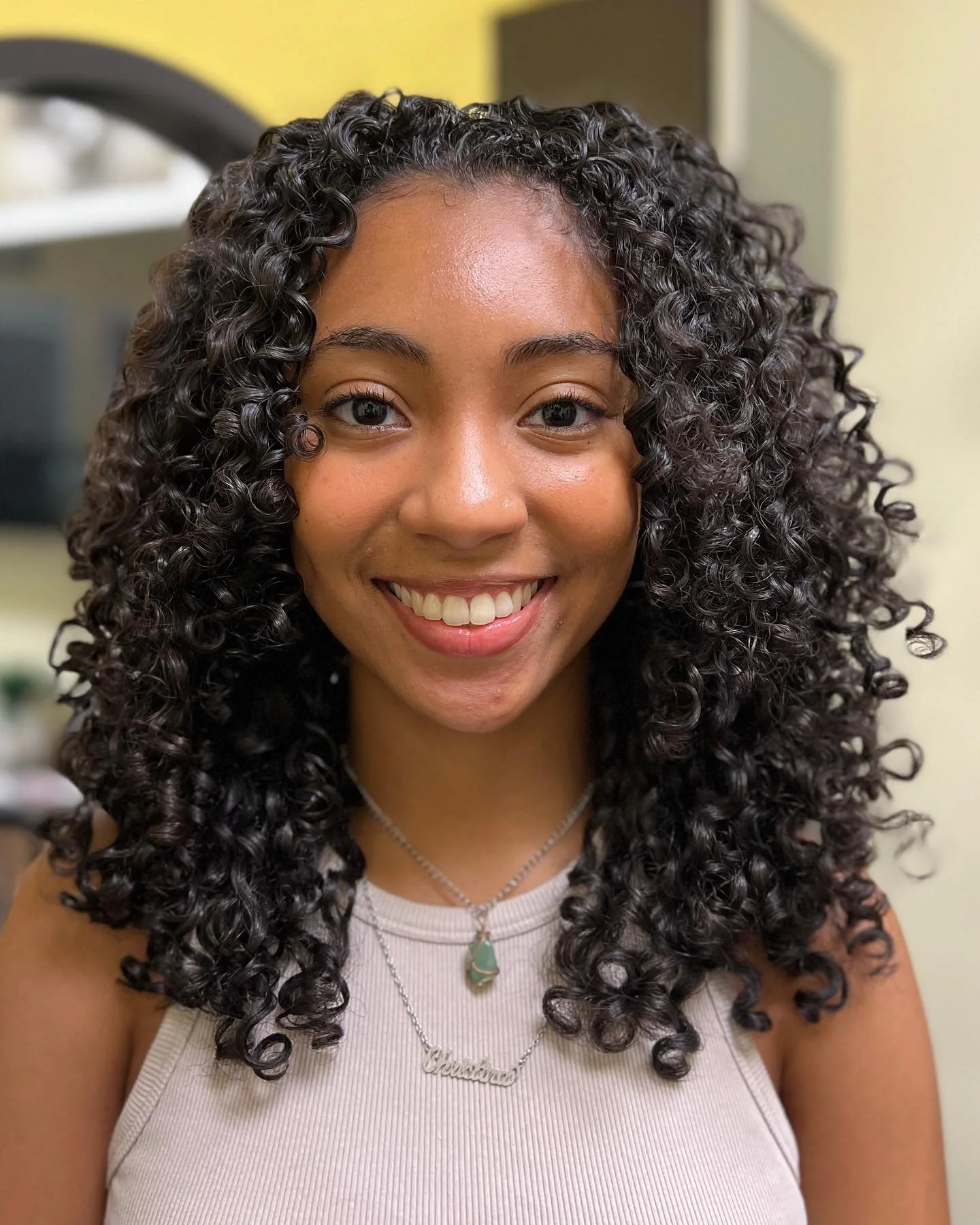 Free Flowing Curls😉 Courtesy @designmehair •
•
•
•
#curls
#naturalhairjourney
#myhaircrush
#healthyhair
#curlscurlscurls 
#natualhairrocks #curlyhaircut #nyccurlspecialist #nychairstylist