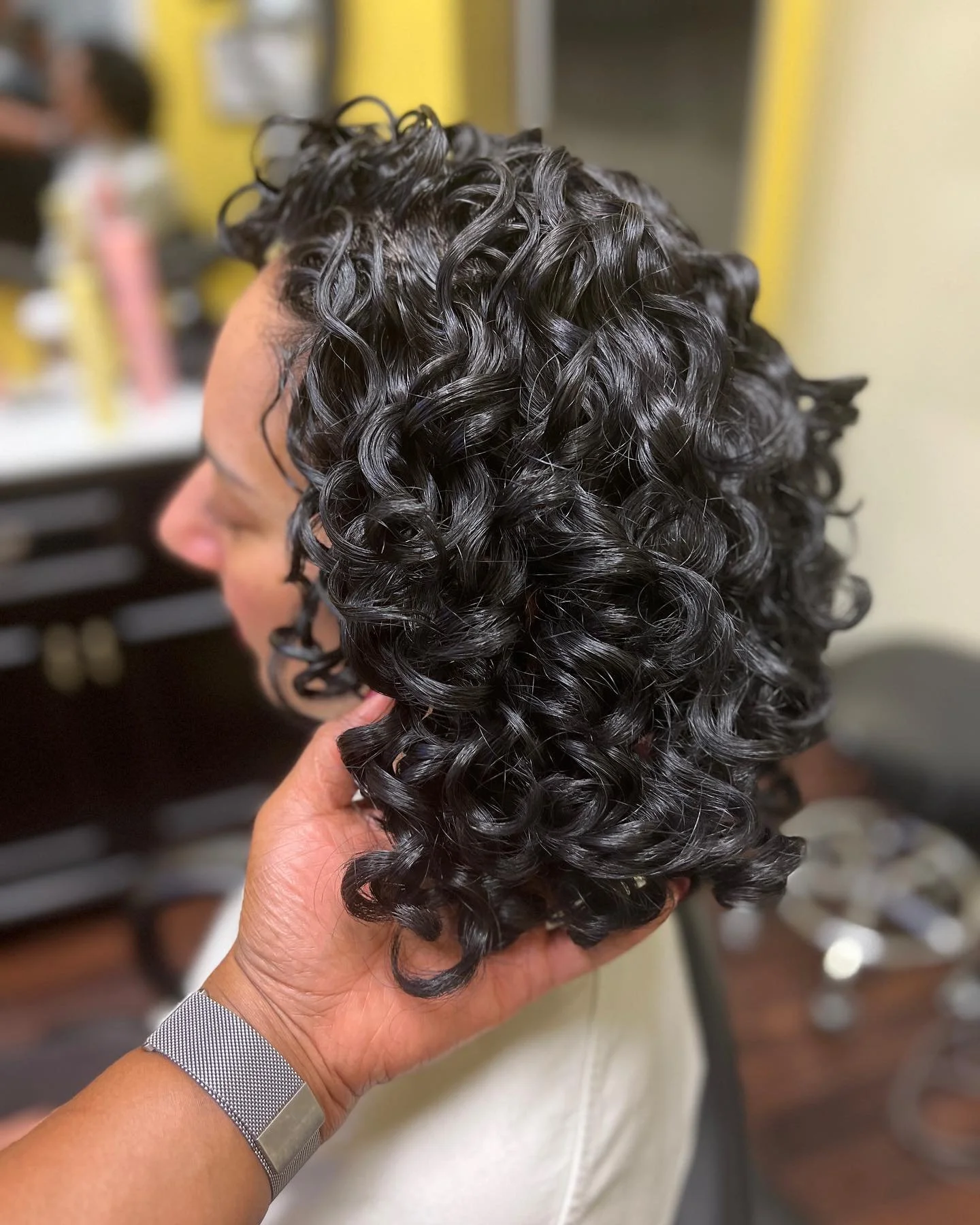 Get into it!! This could be you, but you keep delaying on making your appointment 
•
•
•
#curls
#naturalhairjourney
#myhaircrush
#healthyhair
#kisscolor
#natualhairrocks #naturalhairsalondallas