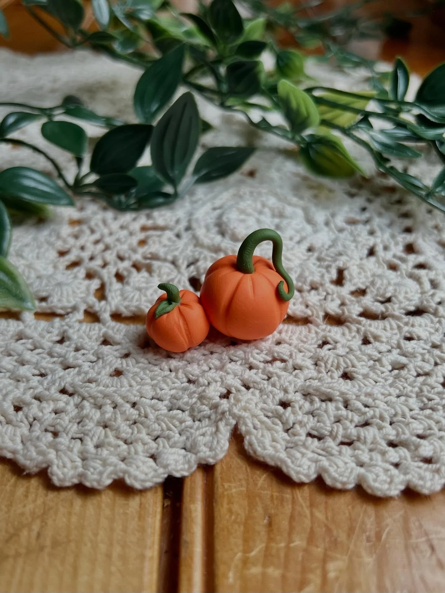 Missed out on the Spooktacular Clay &amp; Play this Saturday? No problem! You still have time to sign up for our November Clay &amp; Play at @checkerspotbrewing November 9th from 12:39-2:30. 🎃 For tickets and more information, use the link in my bio