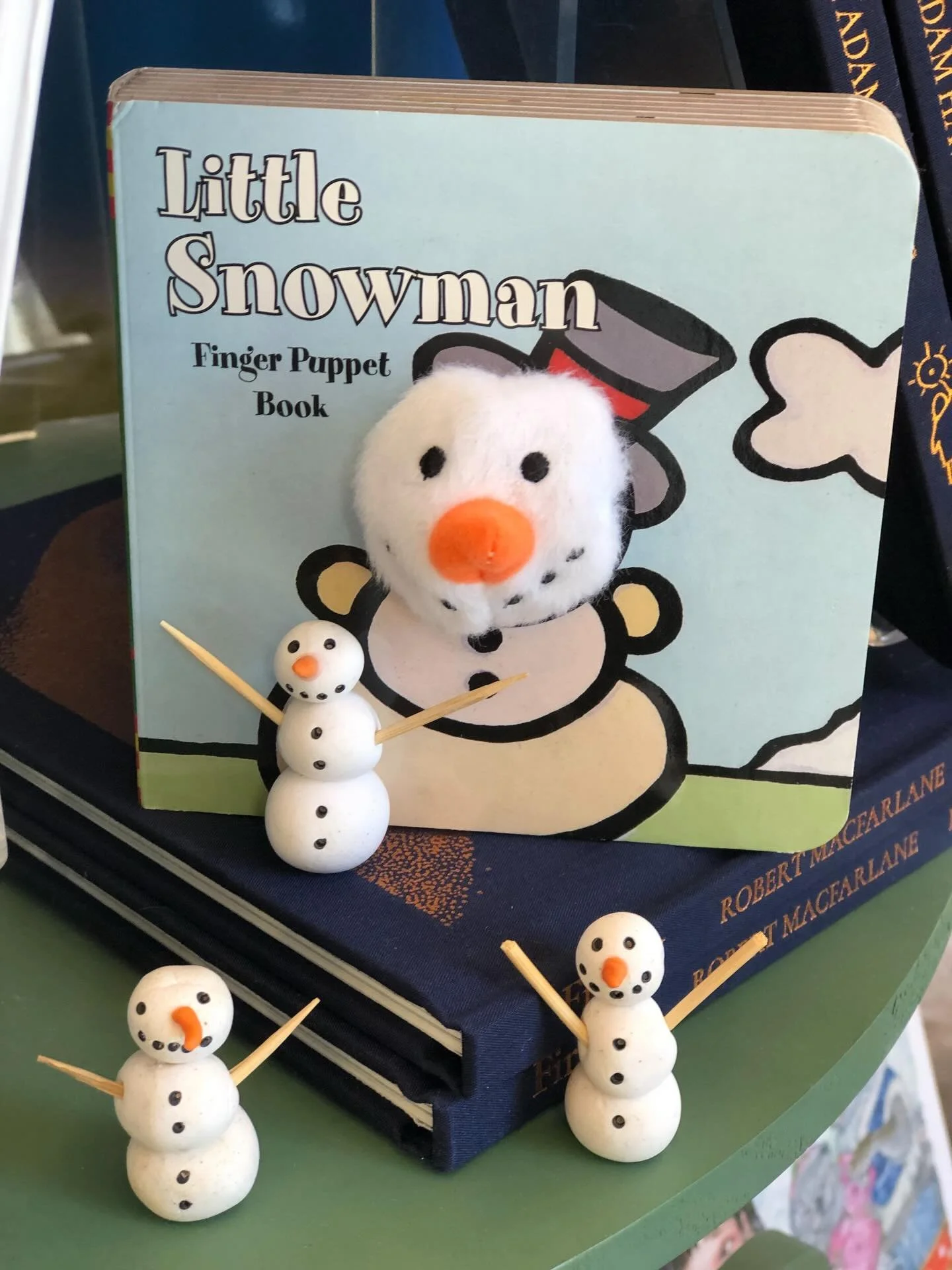 We had so much fun today with @commontonemusic at @theivybookshop making snowmen! So much fun that I forgot to get a shot of all the finished pieces! I did manage to snag a photo of 3 though. 
Did it snow today for anyone else? We just had some flurr