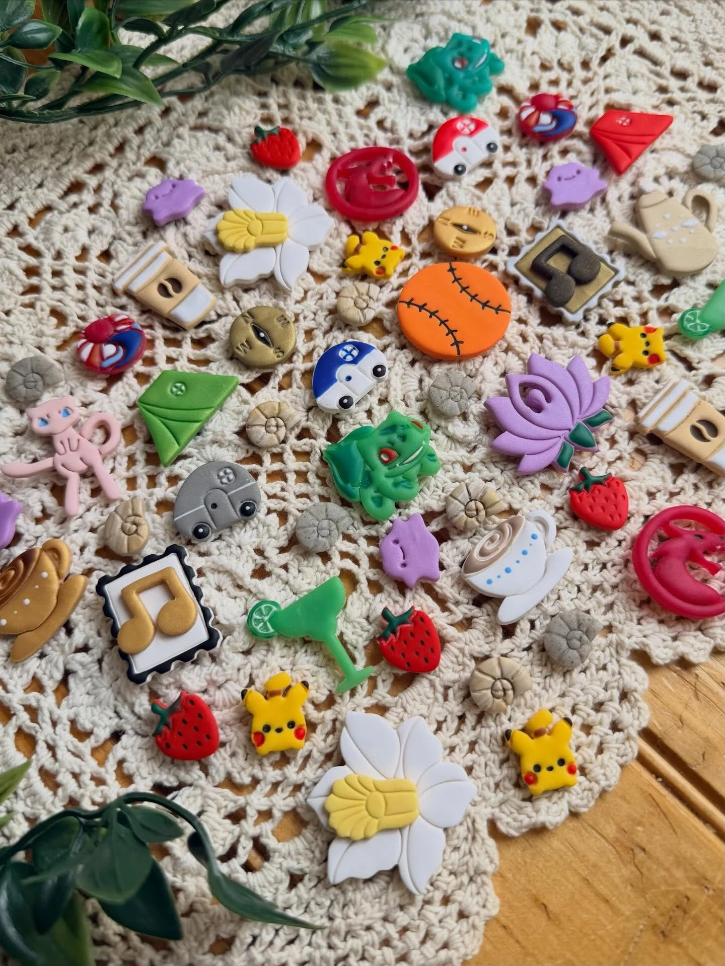 I have a bunch of random magnets coming to you this Saturday in my gashapon machine! Which is your favorite? Spin and see which one(s) you&rsquo;ll get! You&rsquo;ll find me at @heavyseasbeer with @strongertogethercollab this Saturday from 12-5.