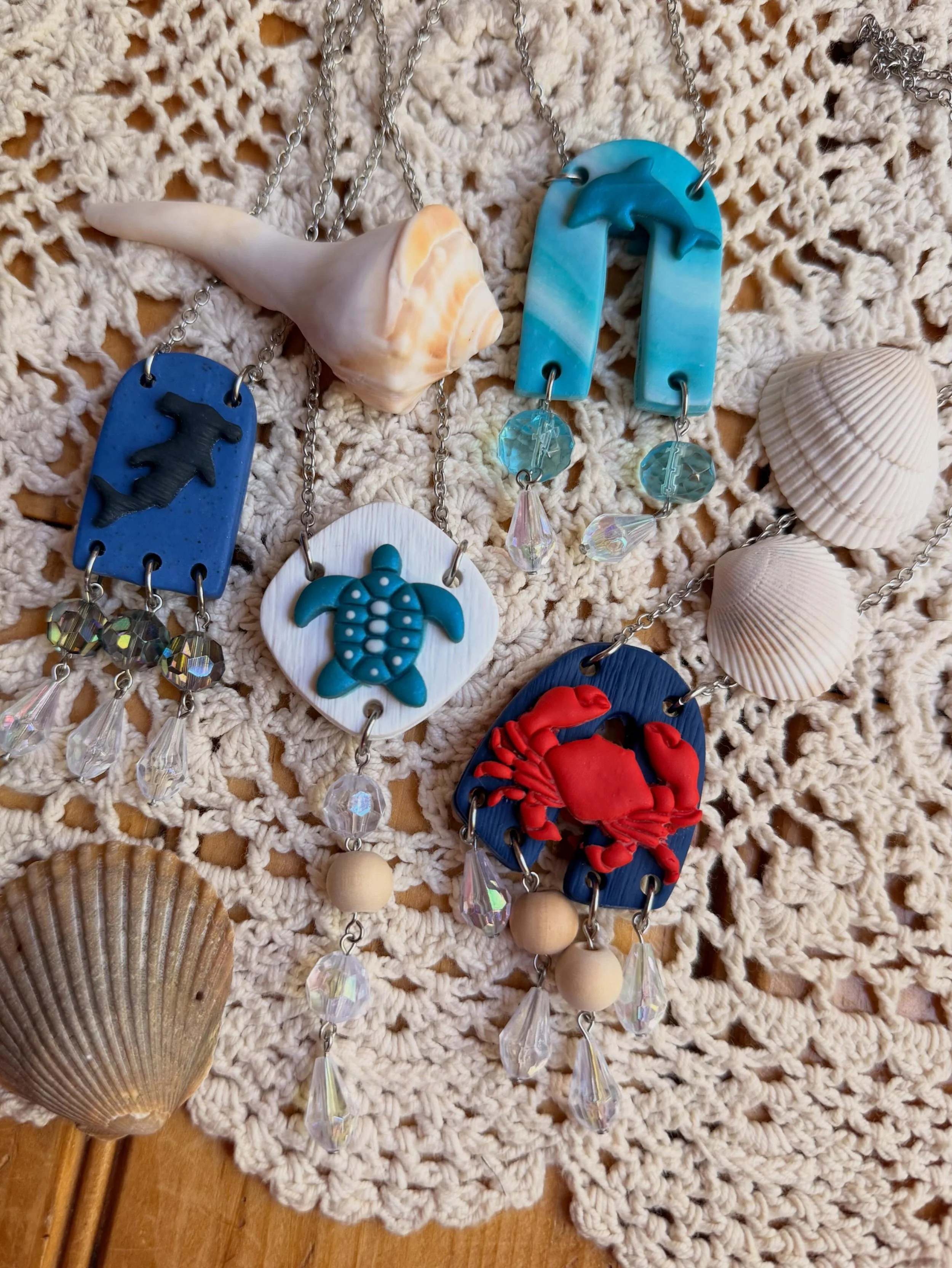 On Sunday I&rsquo;ll be at @simplymadehere for a seaside sun-catcher workshop! Pick from a variety of ocean themed clay cutters and colors. These make the perfect car or window charms! Comment your favorite sea creature below 🪼🦀🐠 Tickets can be fo