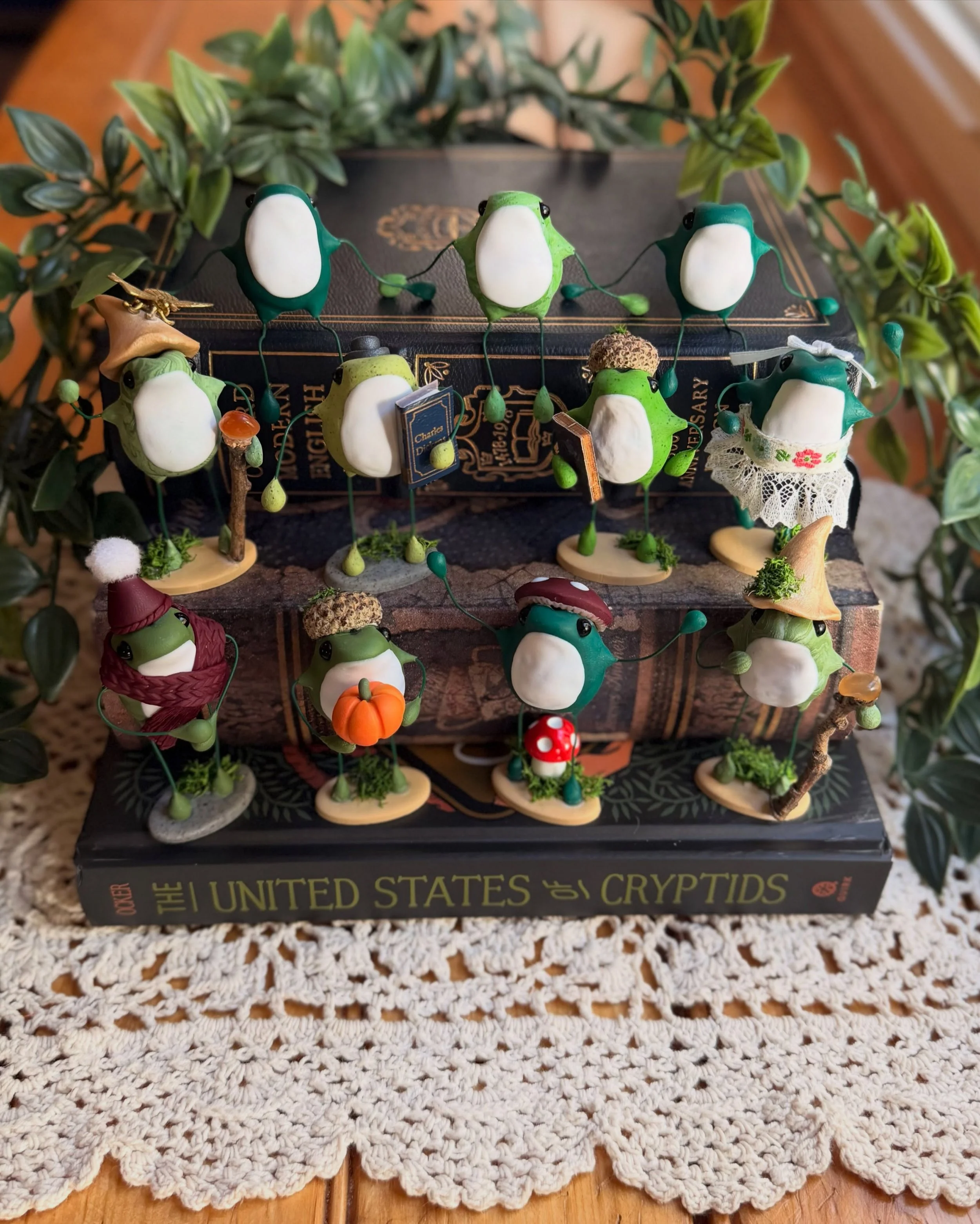 A small clutch of frog pals is making its way to @oddbellefrederick 🐸 Keep an eye out for their arrival!