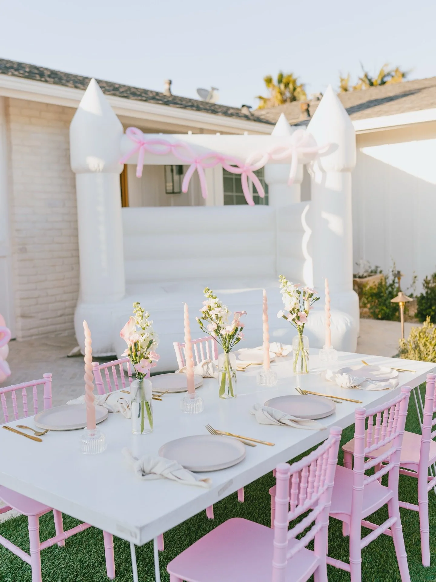 Did you know we also offer a large collection of kids&rsquo; tables + chairs? ✨ Little ones love having their very own seat at the party &amp; and we love styling them into setups this cute! 🪑🎉 Swipe to see some of our favorite looks ➡️

Photo cred