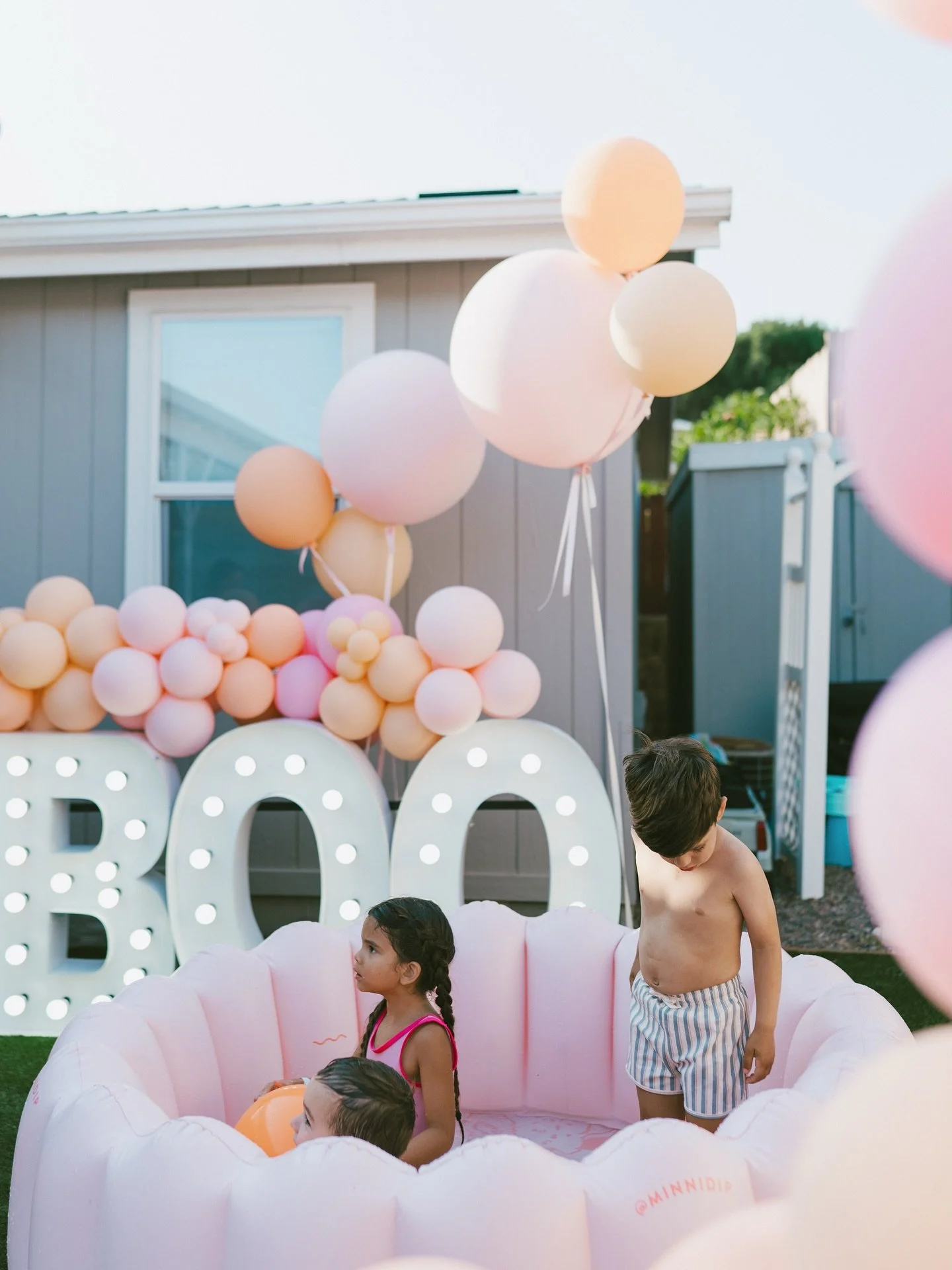 What it looks like when it’s the week of Halloween but you live in San Diego so it’s 80 degrees βοΈπ
Design, backdrops, balloons, table set up @rentbohobabes 
Photographer @bohobabesphotography 
Vinyl backdrop wraps @bloomprintsllc 
Jumb