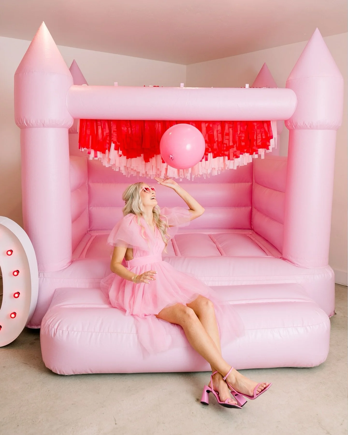 POV: your bachelorette weekend falls right around Valentine&rsquo;s Day 💕💍

Design, backdrops, balloons, tablescape, stationery @rentbohobabes
Photography @stephanie.michelle.photo
Balloon Styling, Jumbo Balloons @stunningballoons
Florals @flower.s