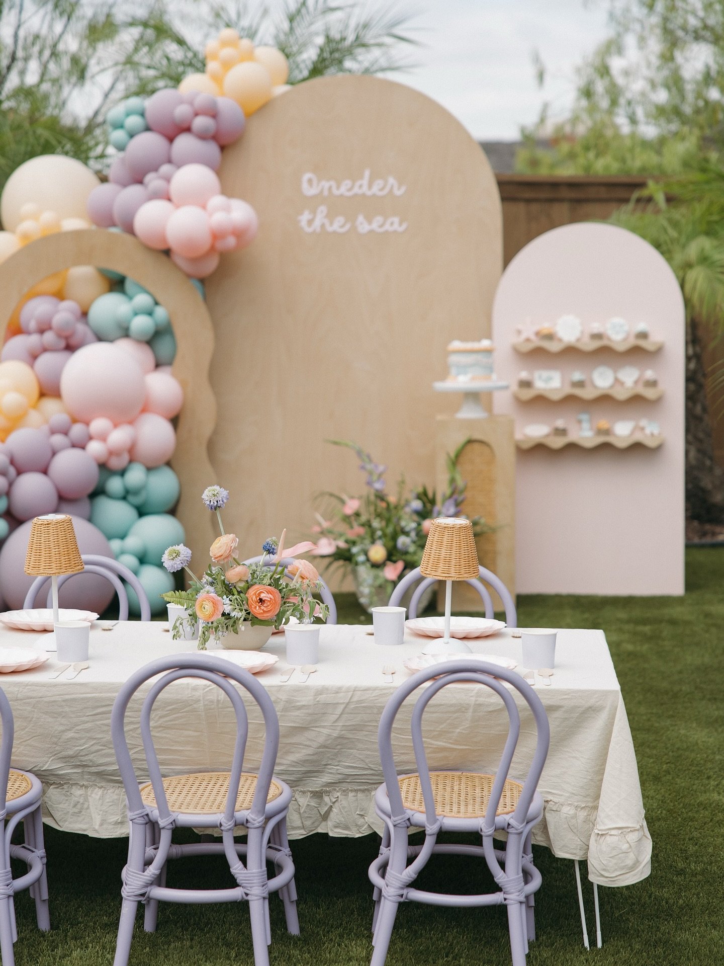 When you live in San Diego, an ocean-inspired party is always in season 🌊✨

design &amp; styling: @siftedandsugaredstudio
photographer: @srgnt.photos
kids table + chair rentals: @inflatesandiego
florals: @destinedtobeflorals
cake &amp; cookies: @sif