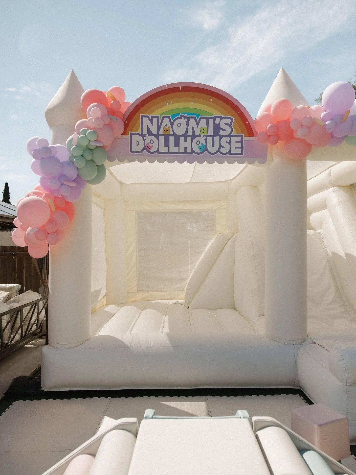 Welcome to Naomi&rsquo;s Dollhouse 🧁 A dreamy afternoon celebration for the cutest 2 year old we ever did see!

Host &amp; mama: @xx.abdiaz.xx
Design + planning: @inflateeventssandiego
Photography: @srgnt.photos
Balloons + backdrop: @rentbohobabes
F