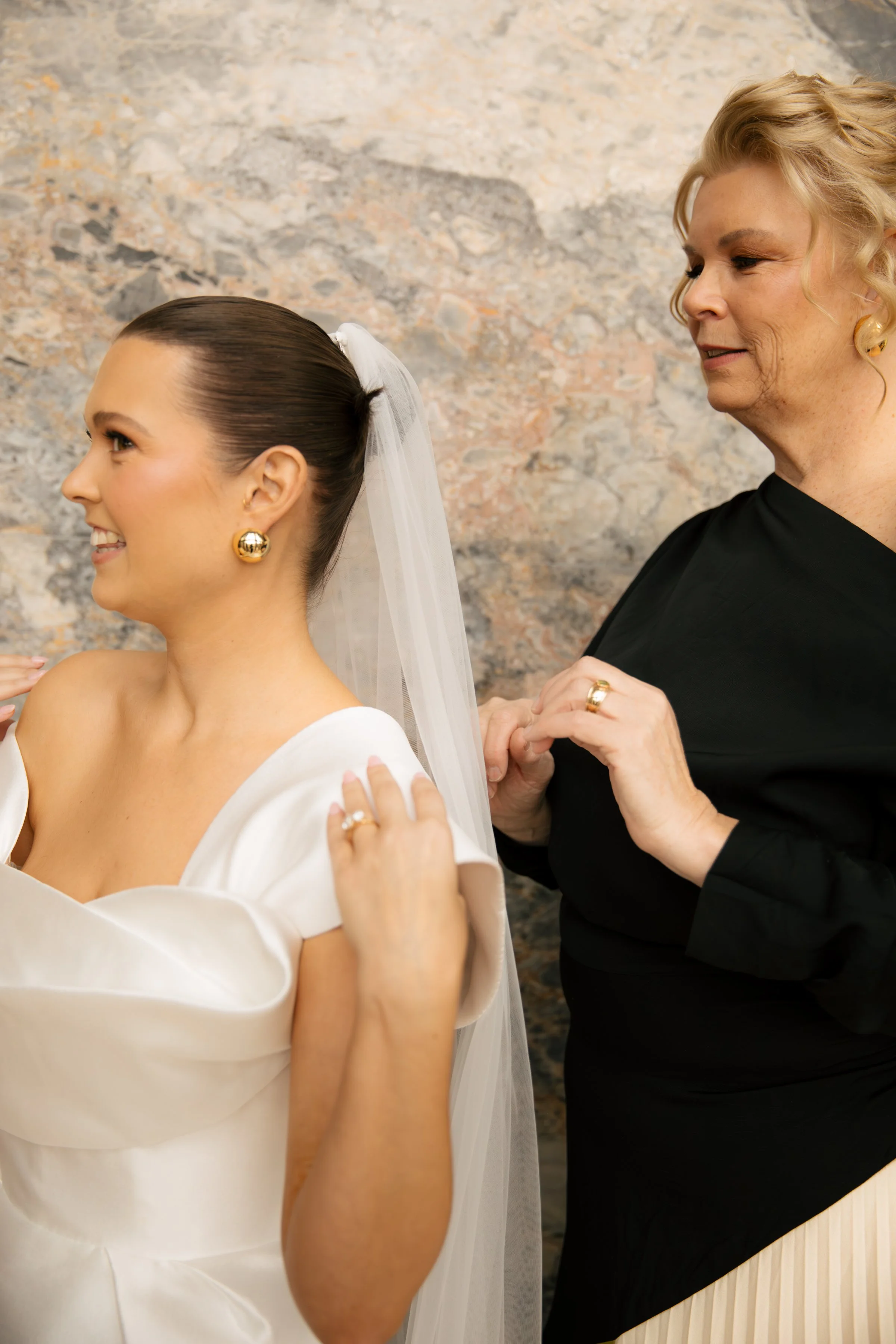 GETTING READY - BELLA + TRIS-163.jpg