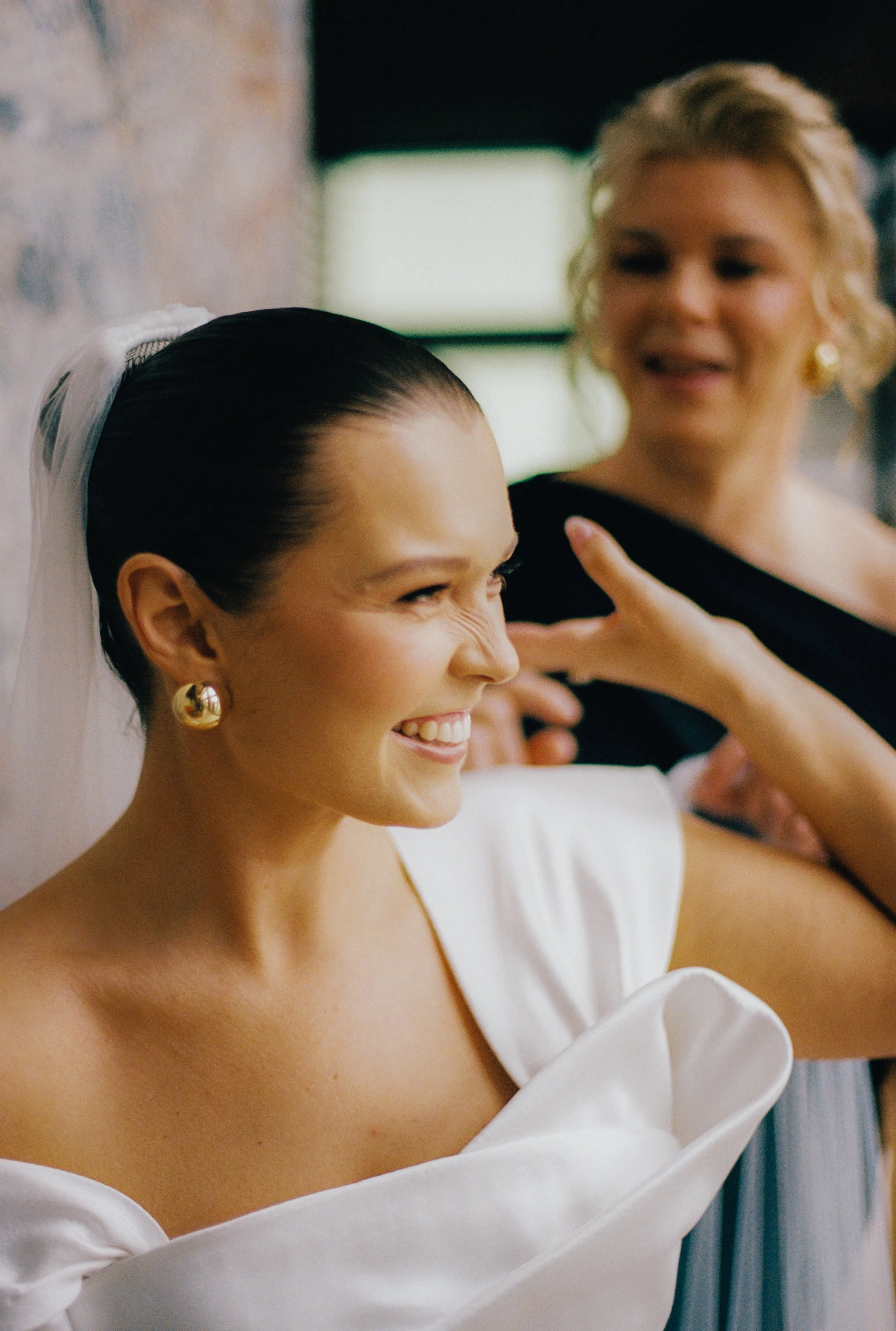 GETTING READY - BELLA + TRIS-155.jpg