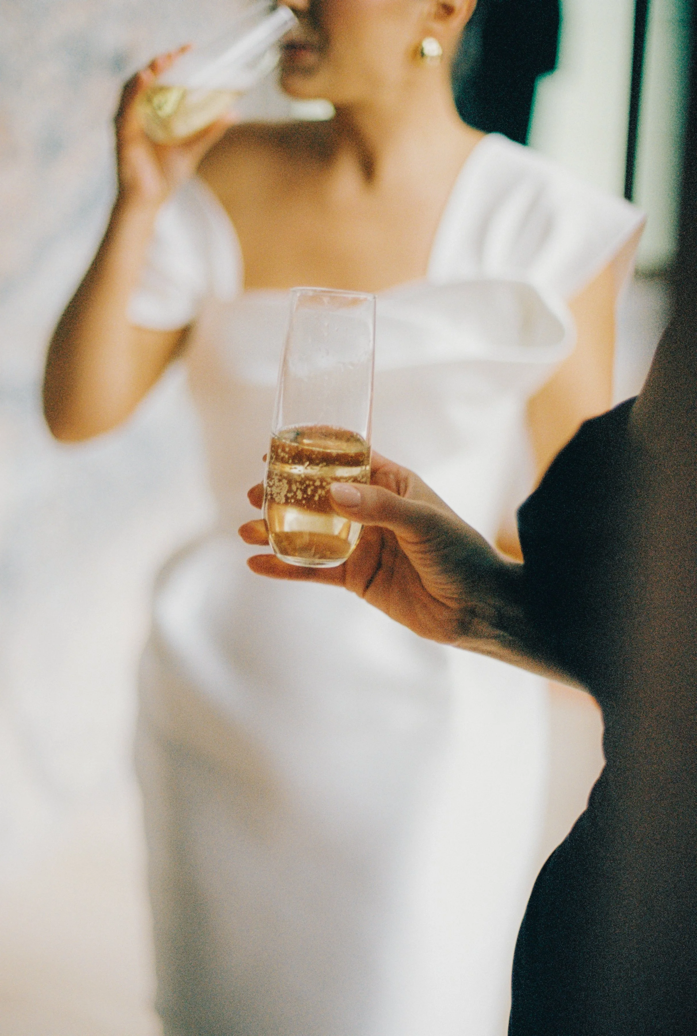 GETTING READY - BELLA + TRIS-105.jpg