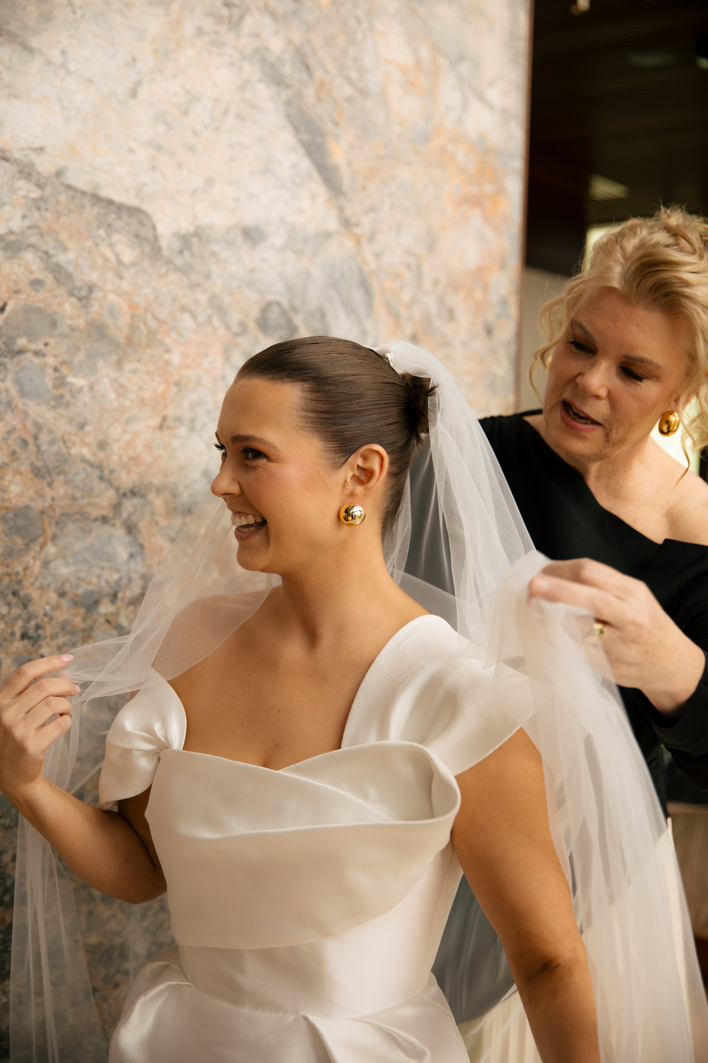 GETTING READY - BELLA + TRIS-160.jpg