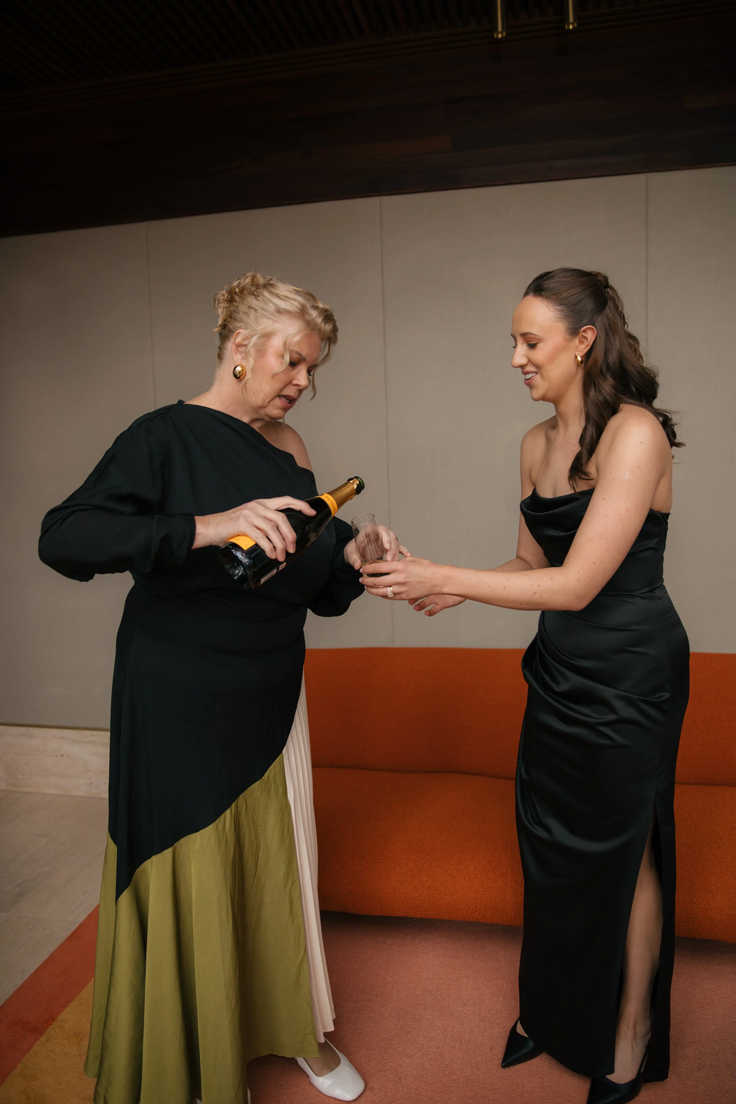 GETTING READY - BELLA + TRIS-111.jpg