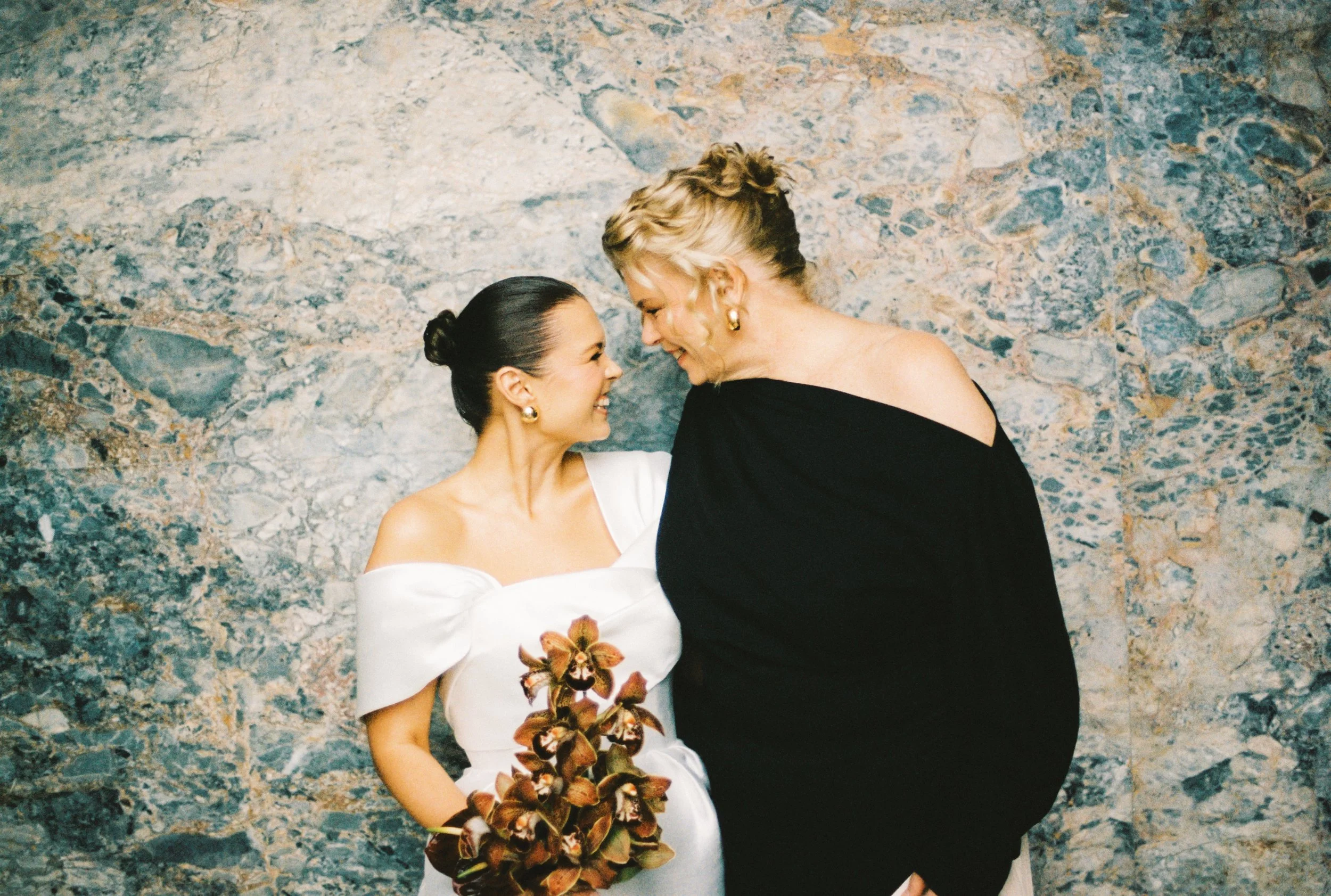 GETTING READY - BELLA + TRIS-199.jpg