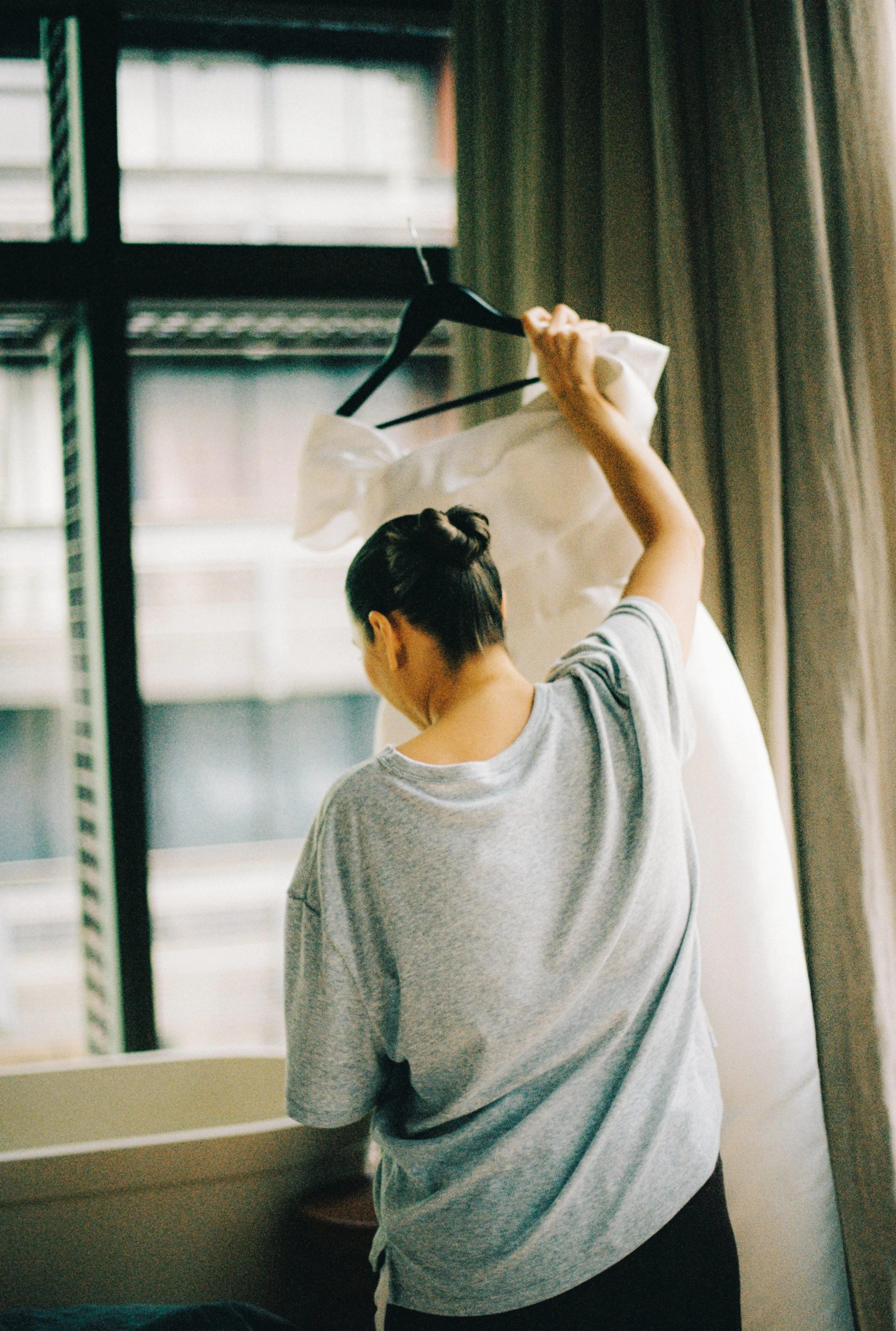 GETTING READY - BELLA + TRIS-017.jpg