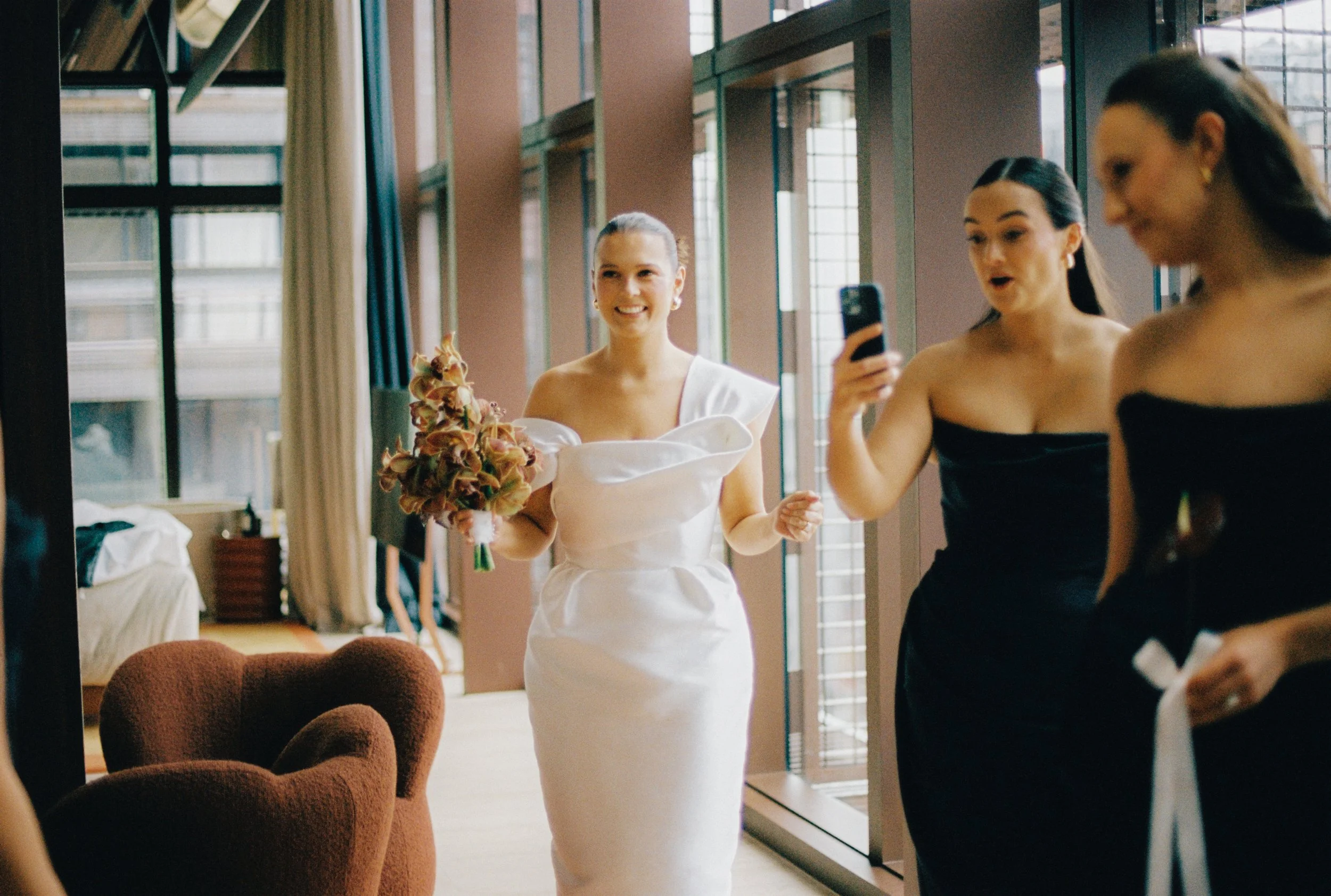 GETTING READY - BELLA + TRIS-144.jpg