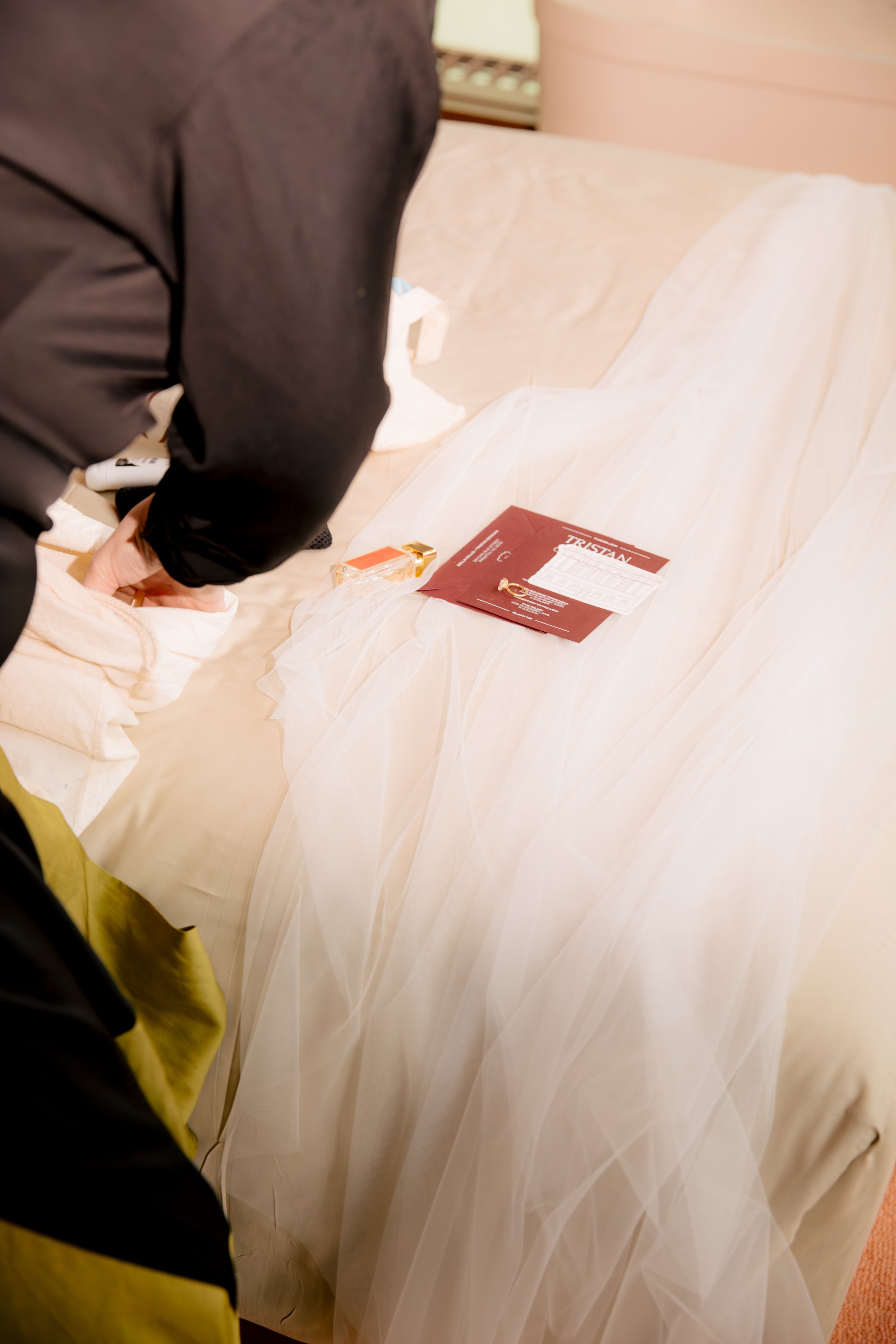 GETTING READY - BELLA + TRIS-015.jpg