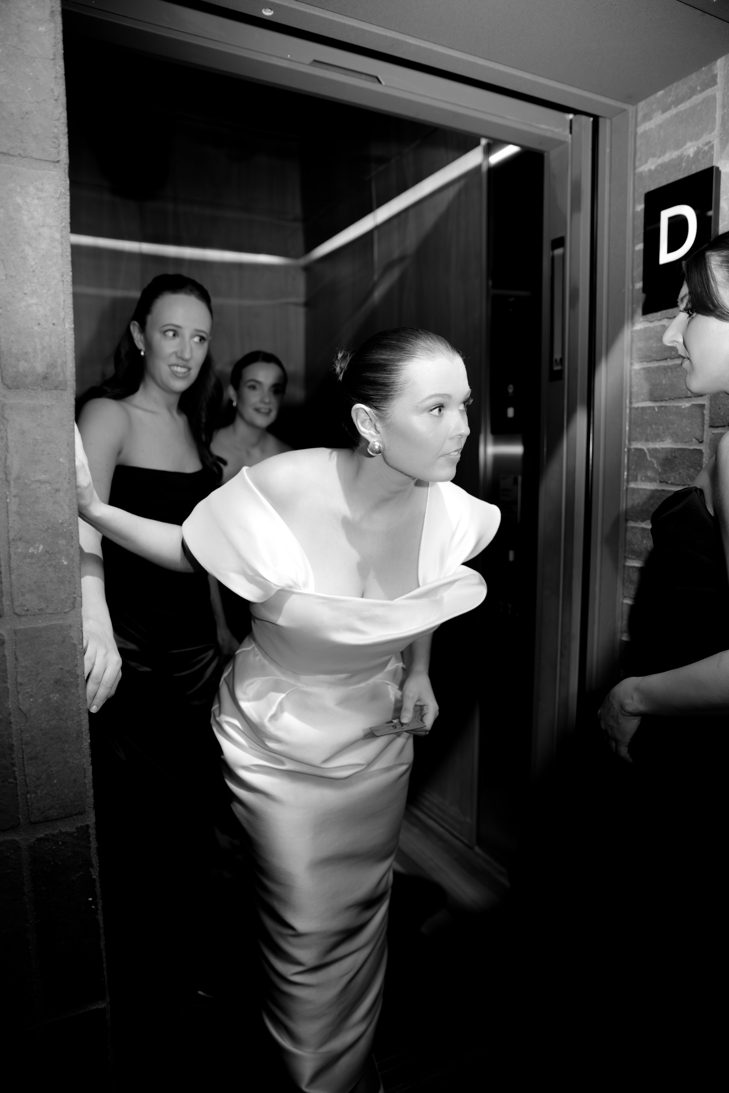 GETTING READY - BELLA + TRIS-219.jpg