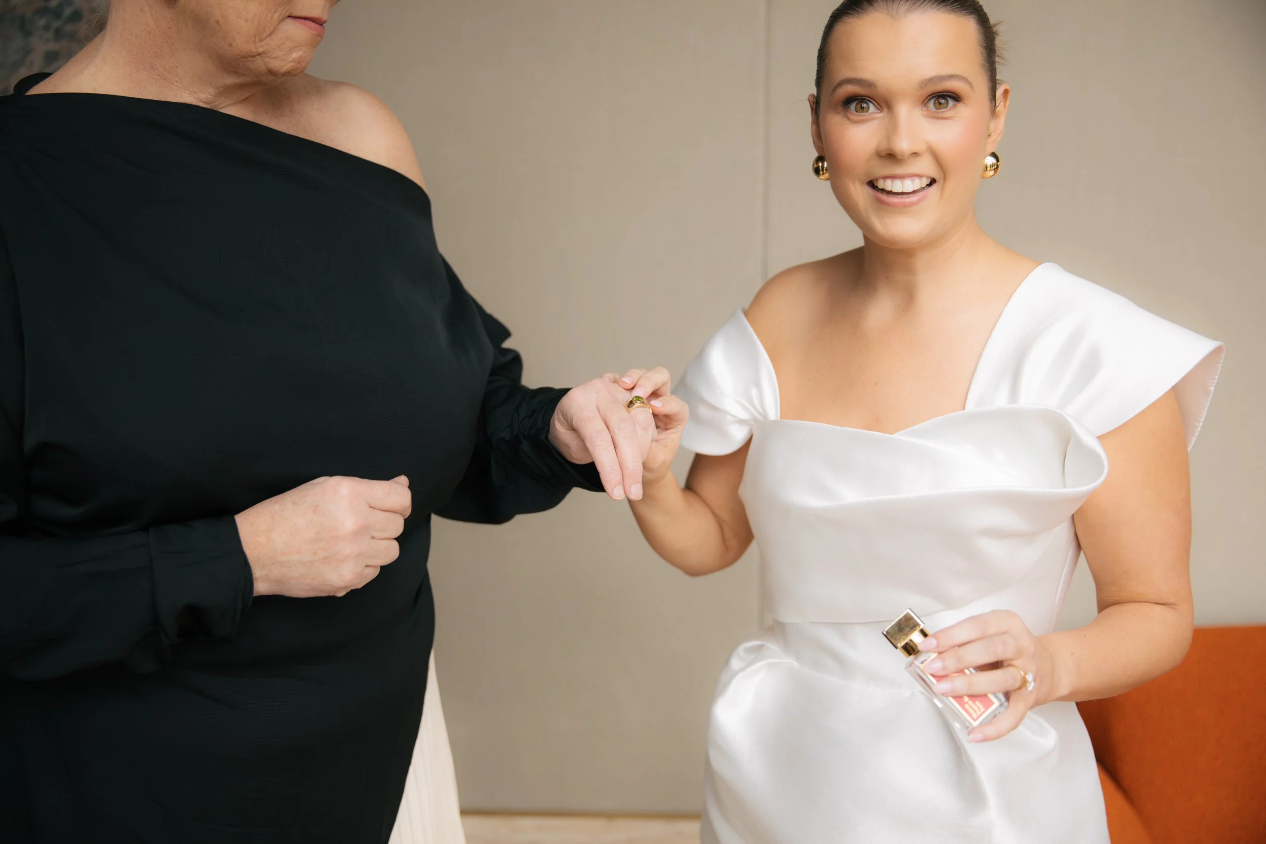 GETTING READY - BELLA + TRIS-135.jpg