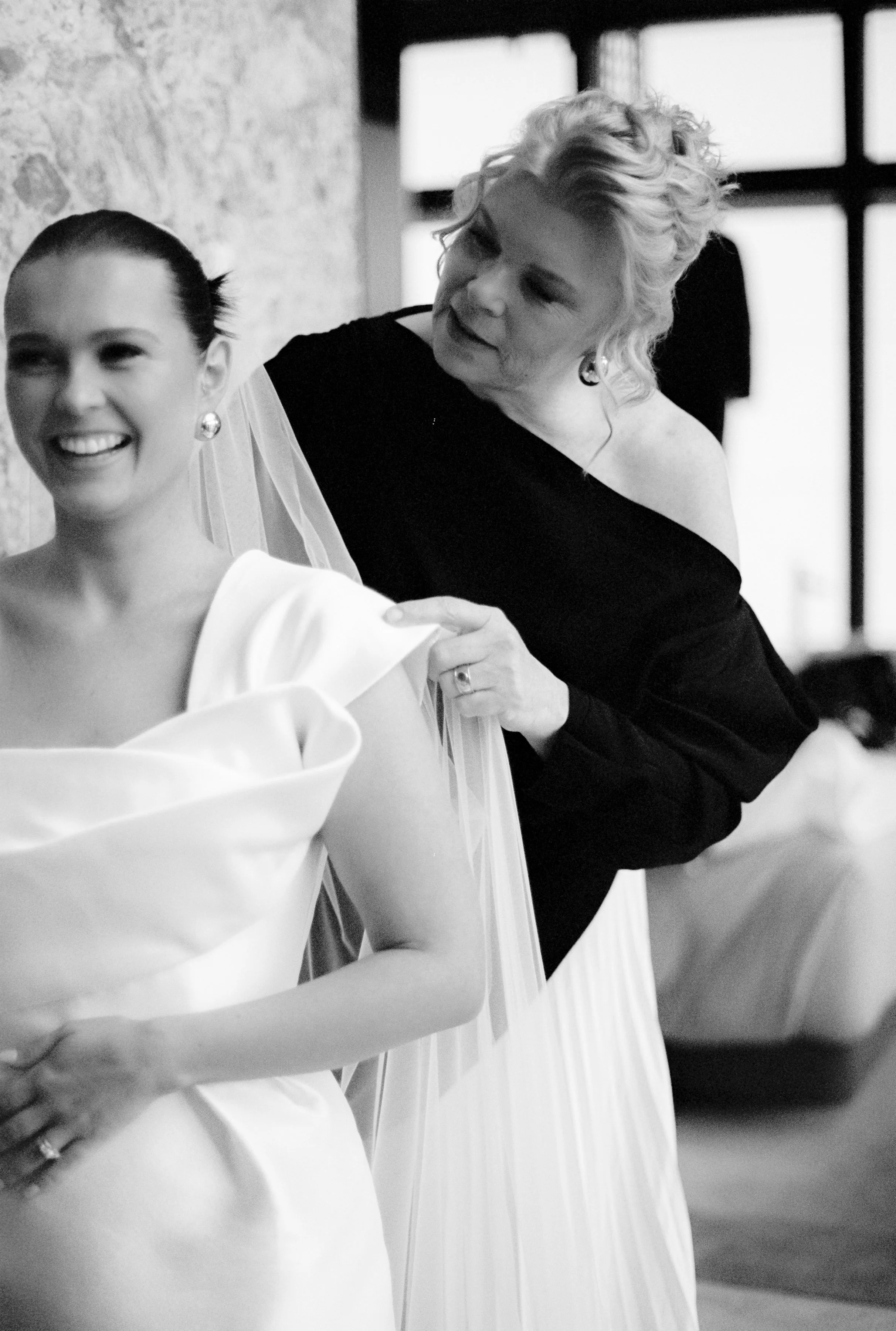 GETTING READY - BELLA + TRIS-158.jpg