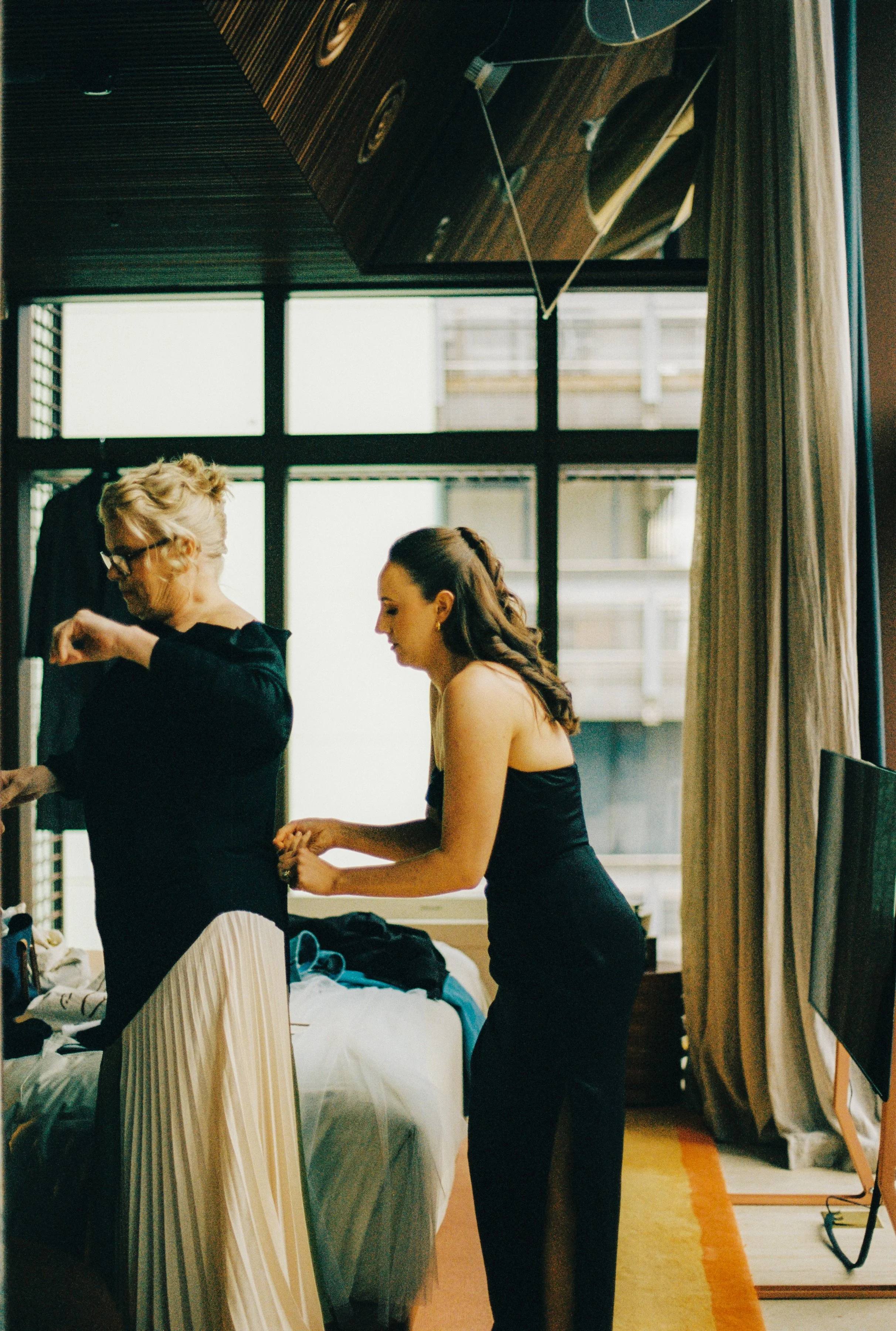 GETTING READY - BELLA + TRIS-014.jpg