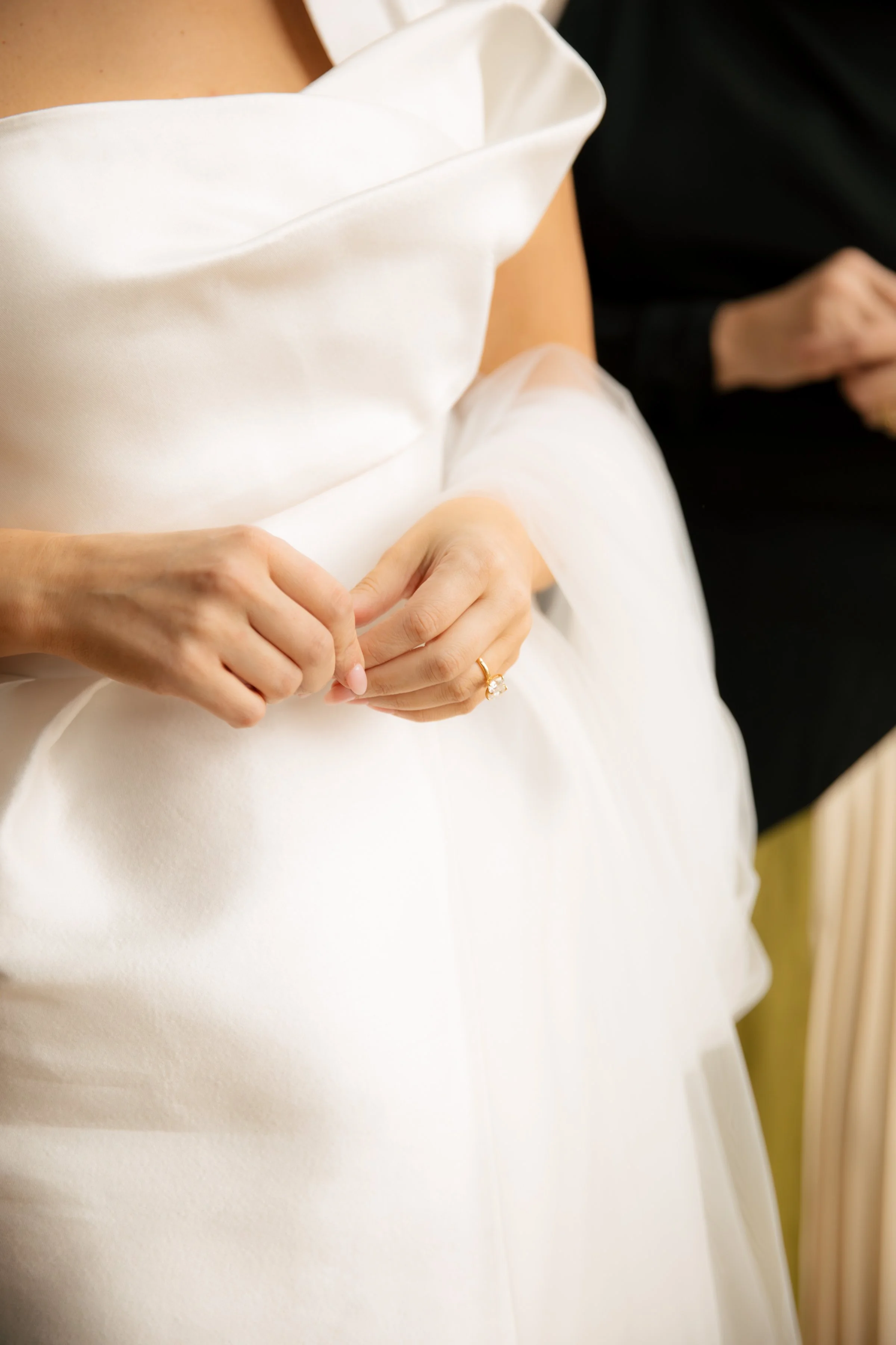 GETTING READY - BELLA + TRIS-167.jpg