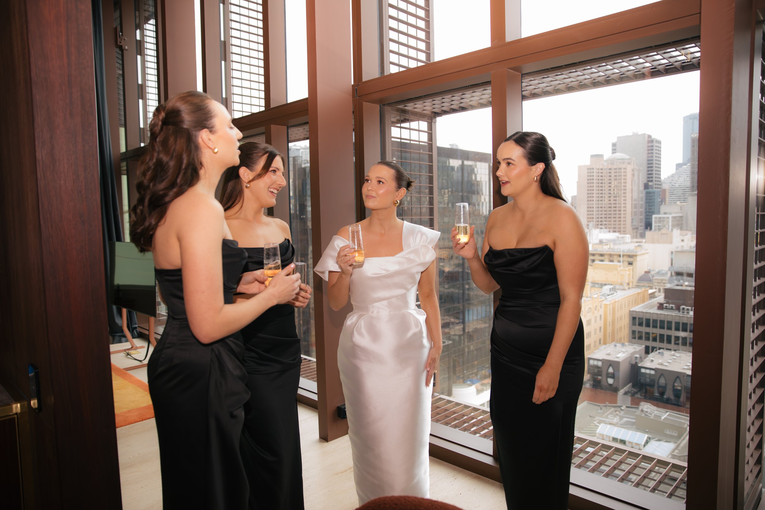 GETTING READY - BELLA + TRIS-116.jpg