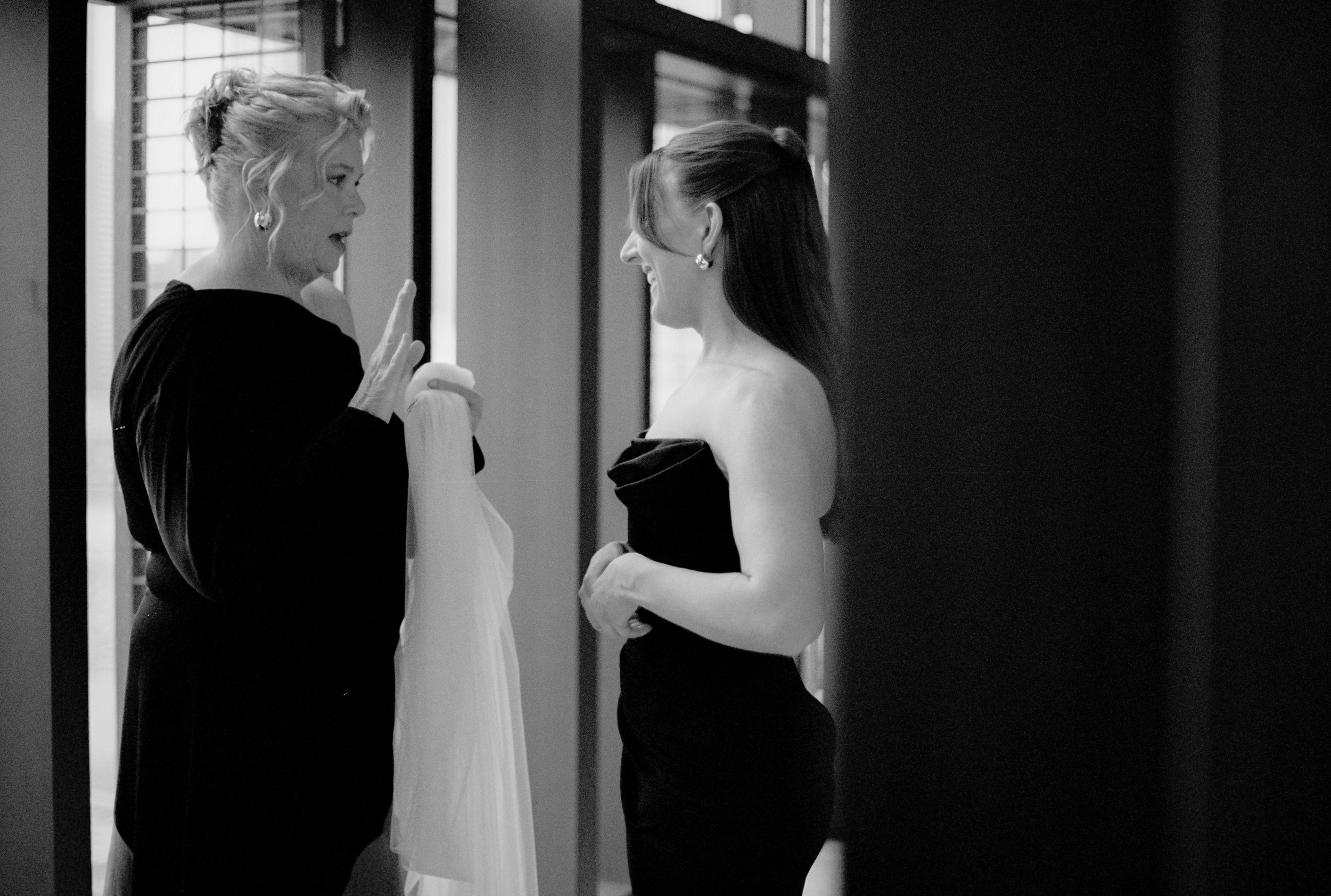 GETTING READY - BELLA + TRIS-148.jpg