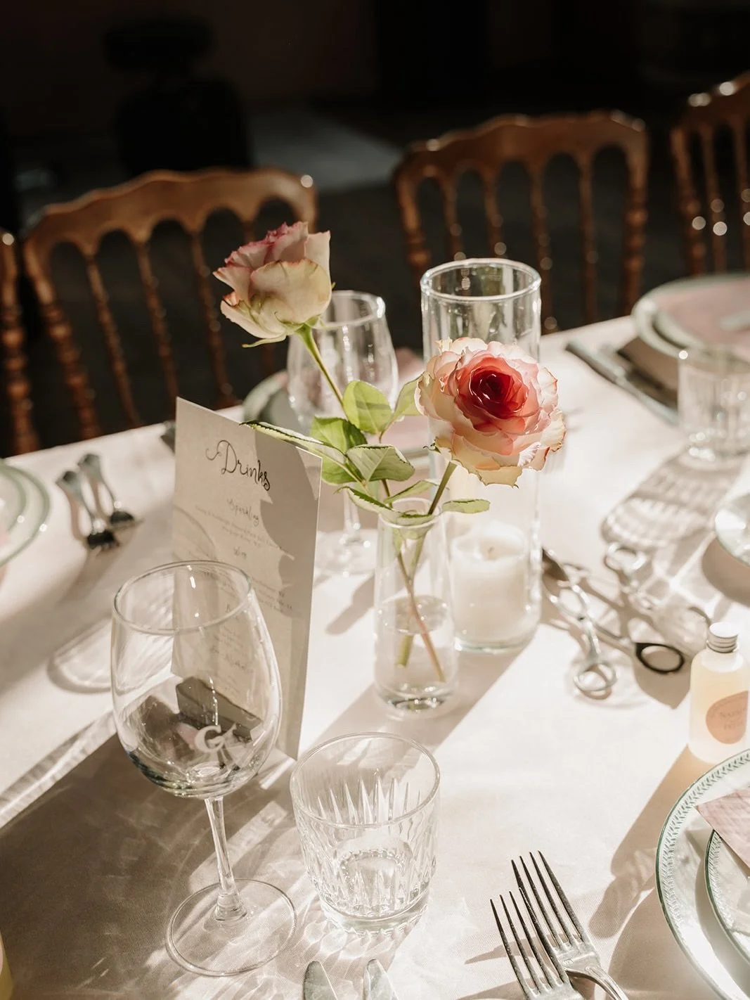 Bud Vases 
At the beautiful Atrium at @thegroundsevents 
⠀⠀⠀⠀⠀⠀⠀⠀⠀
Pics by the talented @bellaweddings_