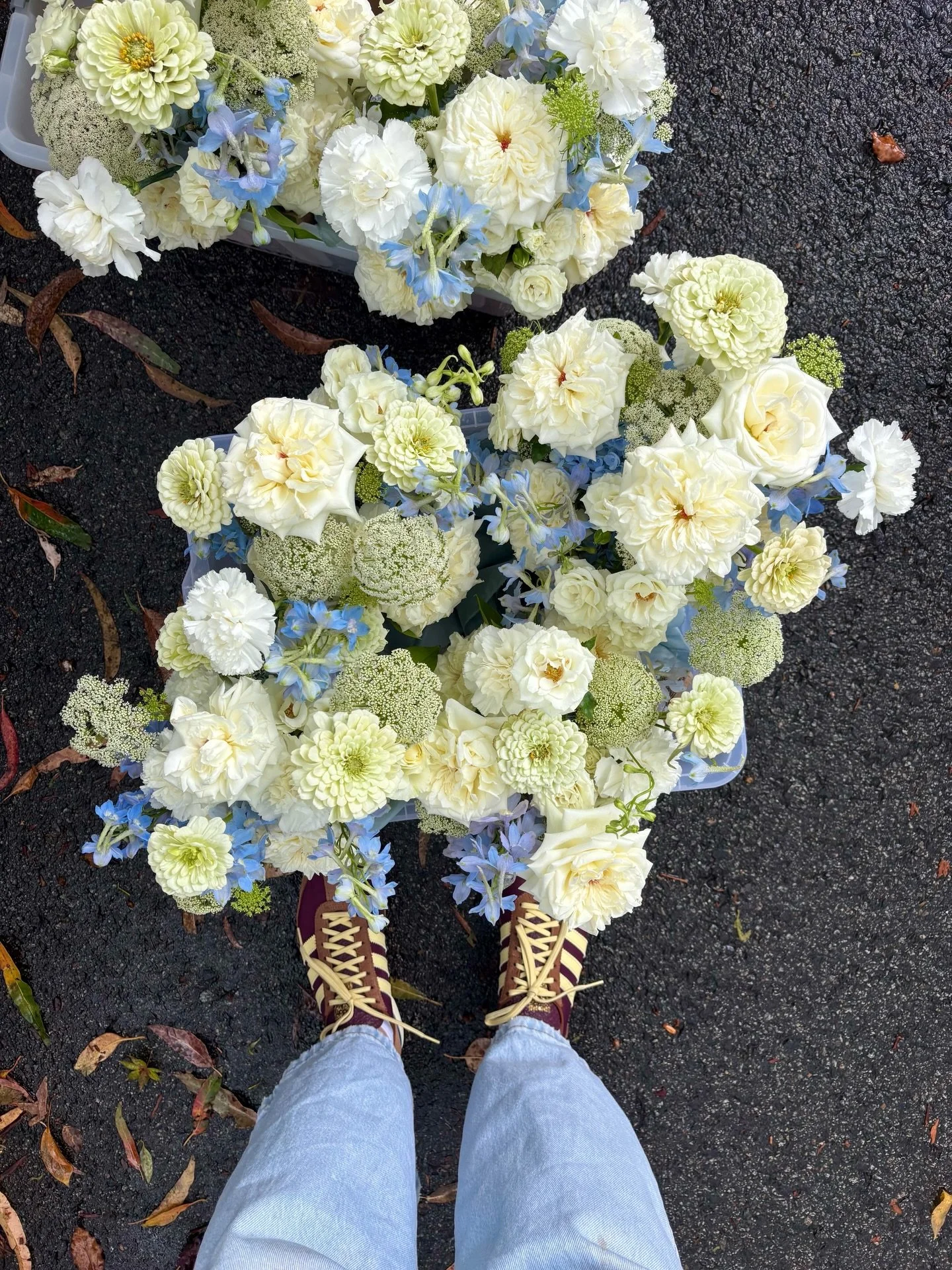 Delivery time !
⠀⠀⠀⠀⠀⠀⠀⠀⠀
A question we often get asked is what is our timeline for the day. It generally goes like this &hellip;
⠀⠀⠀⠀⠀⠀⠀⠀⠀
✨✨✨
⠀⠀⠀⠀⠀⠀⠀⠀⠀
AM - bouquet drop (meet and give our beautiful bride a hug). Show the girls how to hold their RA