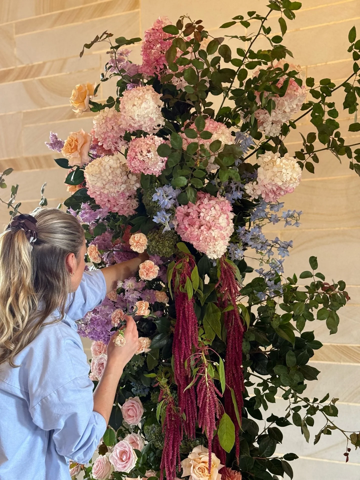 Gemma &amp; Archie&rsquo;s dreamy Ceremony set up and the perfect back drop to say &lsquo;I Do&rsquo;
⠀⠀⠀⠀⠀⠀⠀⠀⠀
In the picture perfect chapel at @petersonhouseweddings 🤍