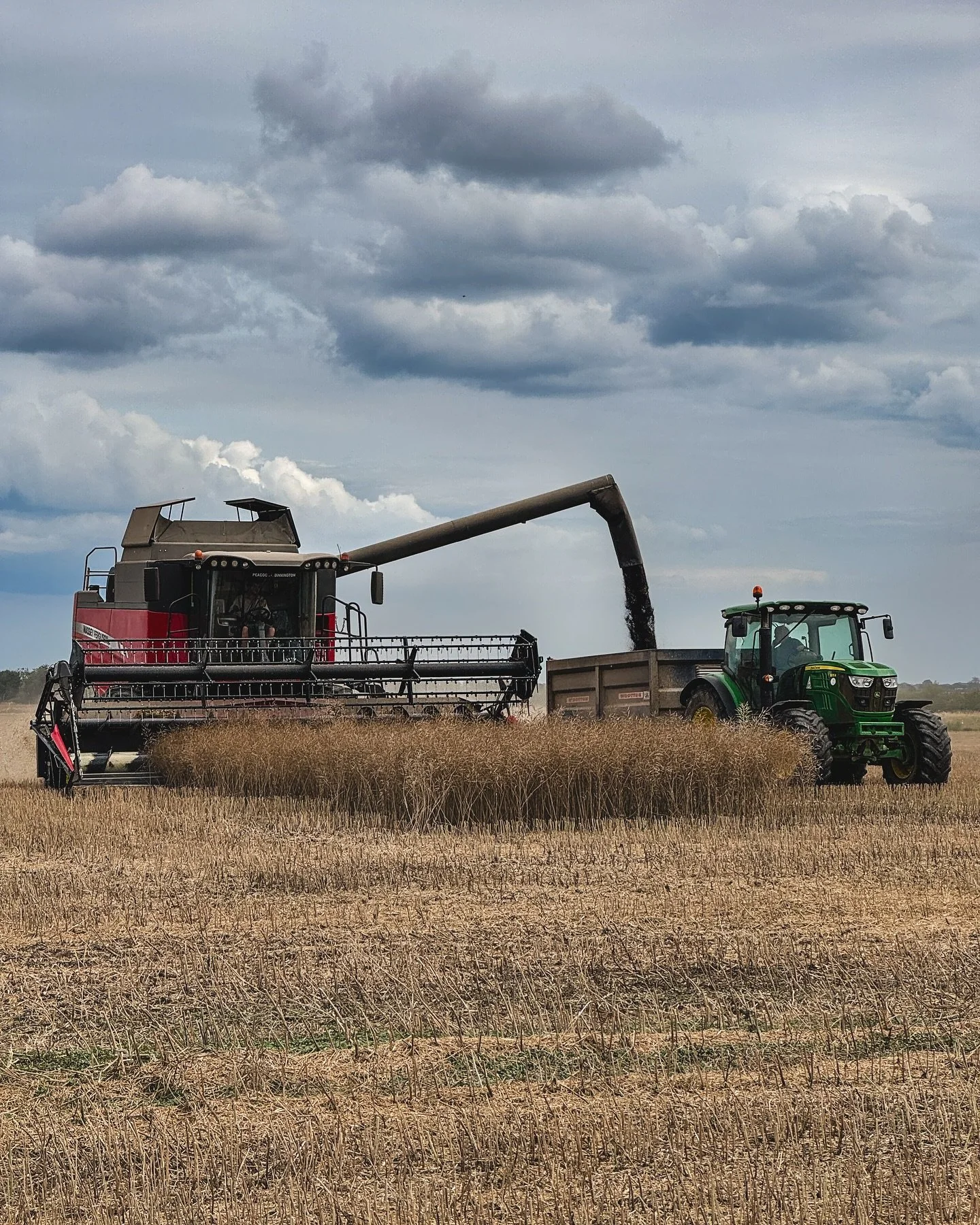 Had some time to kill nearby, so popped over to where I grew up for a look and caught sight of these guys out cutting OSR at the weekend. 👀

The chap in the tractor, along with his family, used to take my brother and I out on the machines at harvest