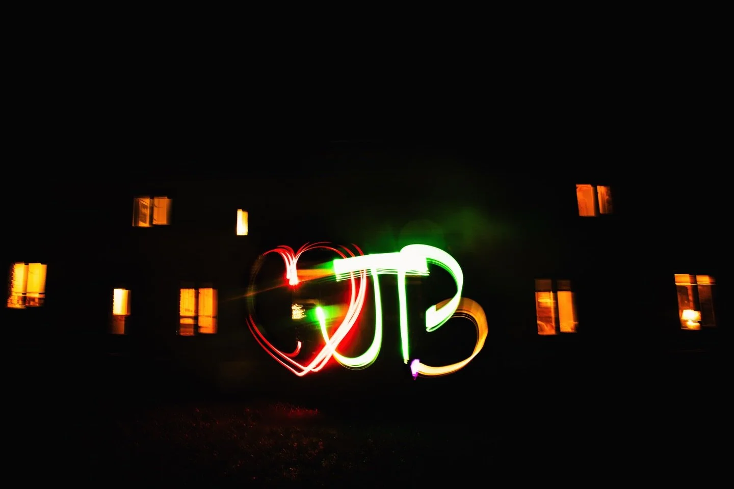 Happy Valentine&rsquo;s Day from JB Farming &amp; Country Stays! 🌹❤️

We had a little try at some light painting photography with one of our cottages for today&rsquo;s post and this is the result! Swipe 👉➡️😬🫶🏻📸

Whether you&rsquo;re single, tak