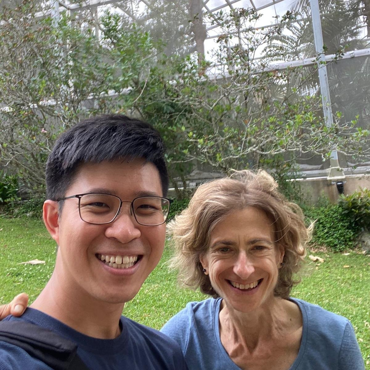 During his professional internship at the University of Florida Wilmot Botanic Gardens Greenhouse @wilmotbotanicalgardens therapeutic horticulture programme, our co-founder Xin Kai had the honour to connect with a remarkable individual - meet Eva Cre