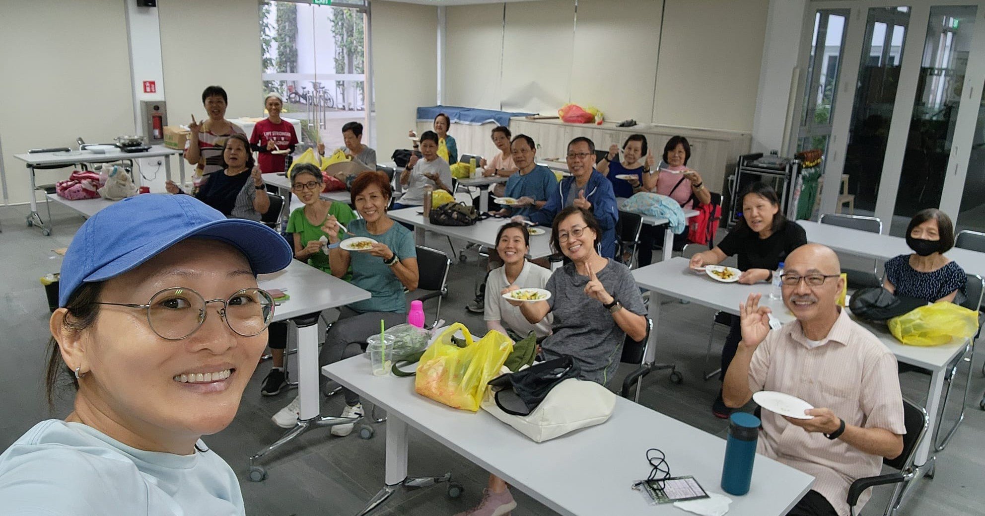 What is gardening without a touch of culinary delight? During the fourth week of our intervention, we guided our participants in the art of pruning and weeding, followed by a session on healthy eating featuring fruit rojak. To our delight, some parti